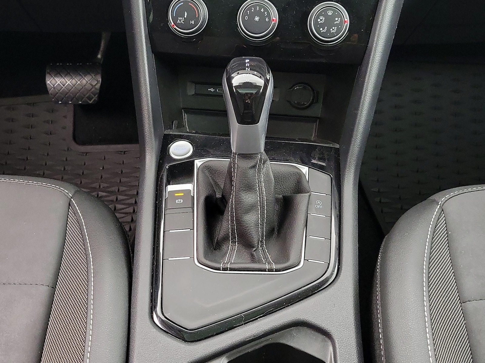 2023 Volkswagen Taos SE - Photo 18