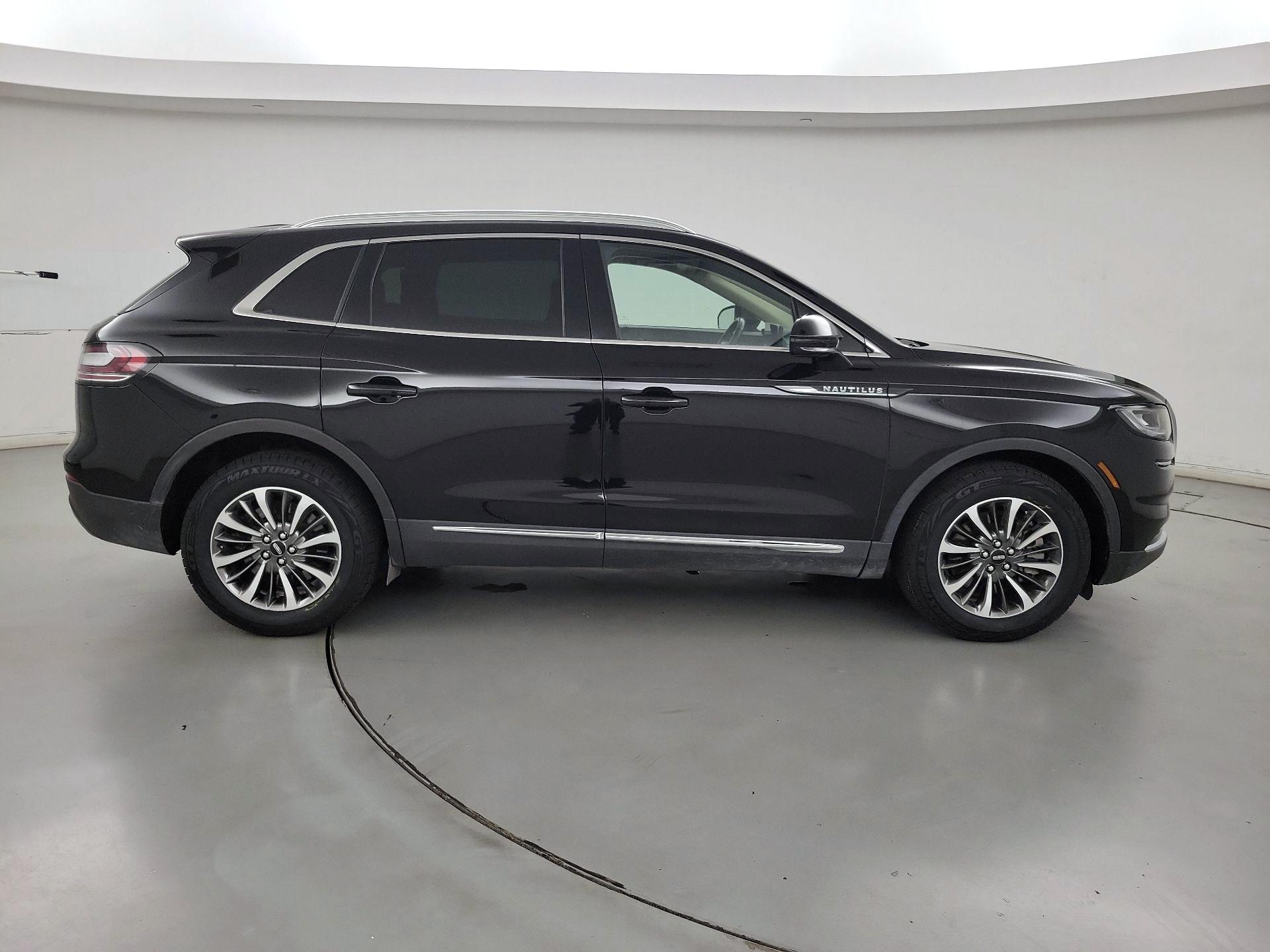 Thumbnail: 2023 Lincoln Nautilus - 4