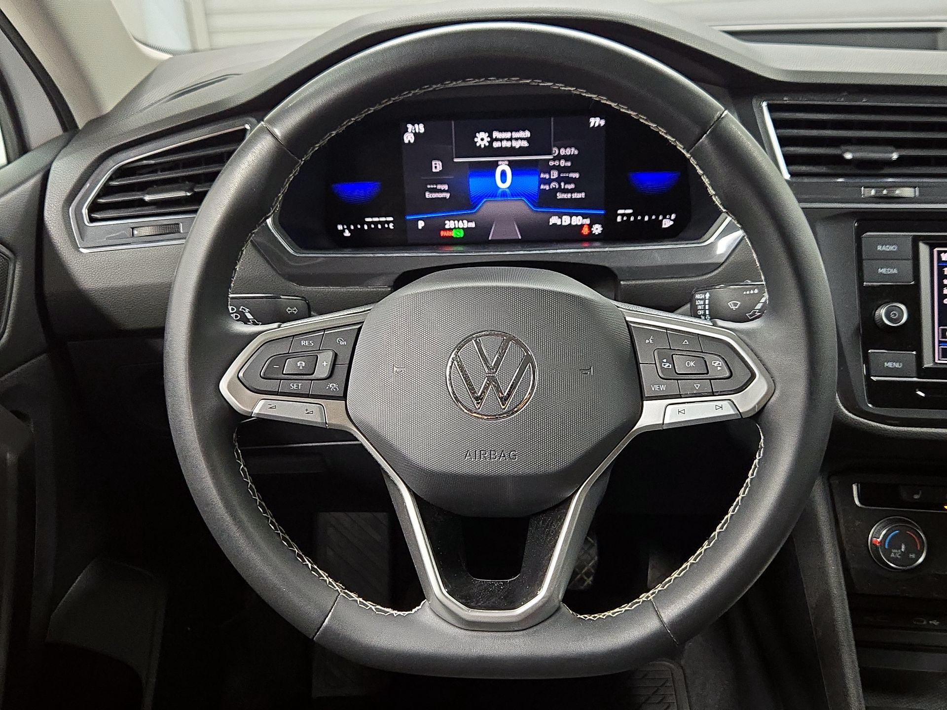 Thumbnail: 2023 Volkswagen Tiguan - 10