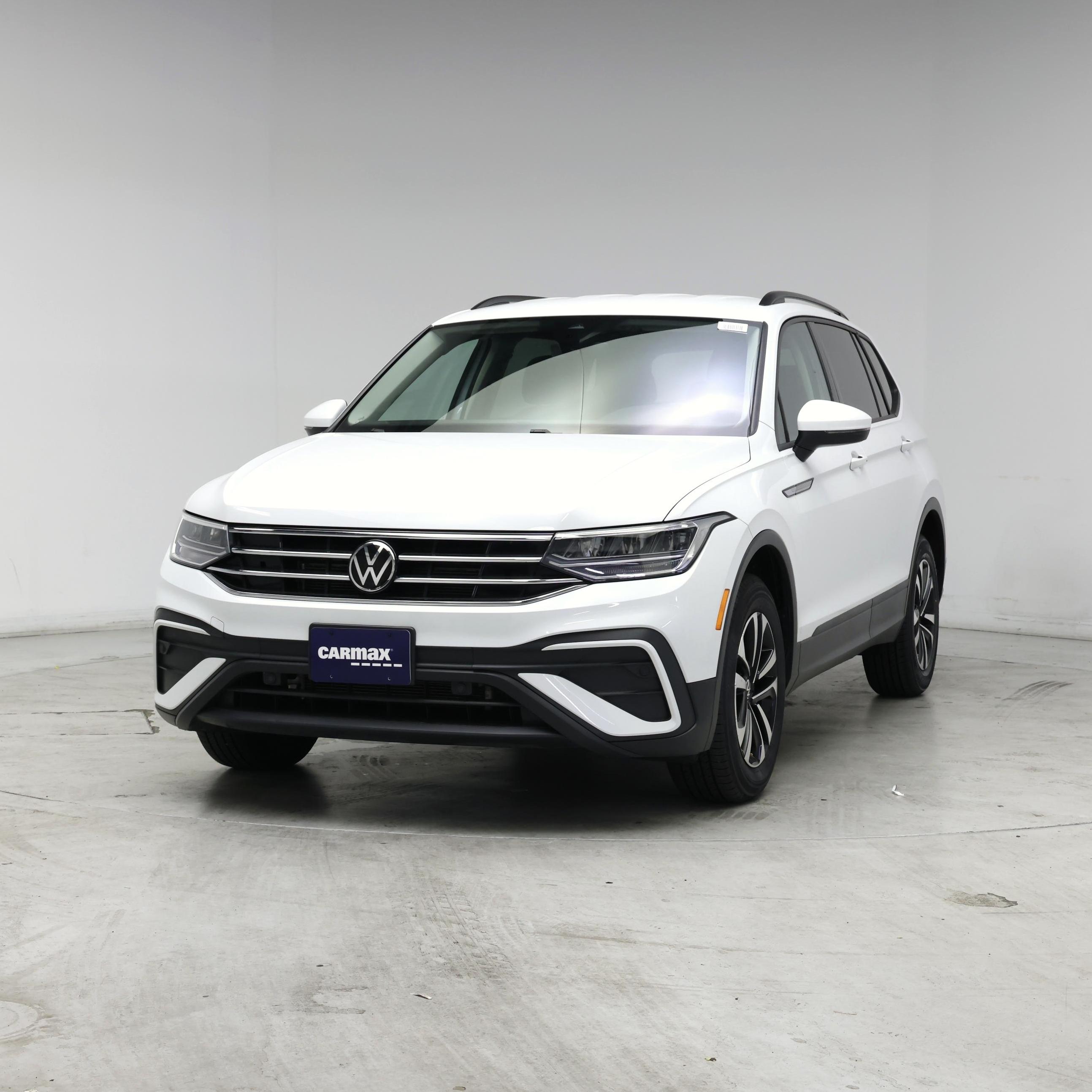 Thumbnail: 2023 Volkswagen Tiguan - 4