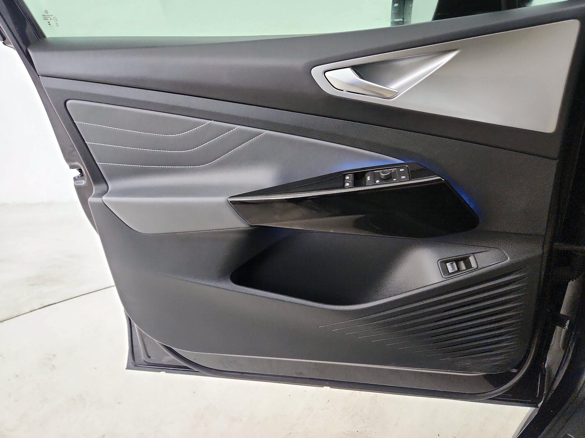 Thumbnail: 2023 Volkswagen ID.4 - 12