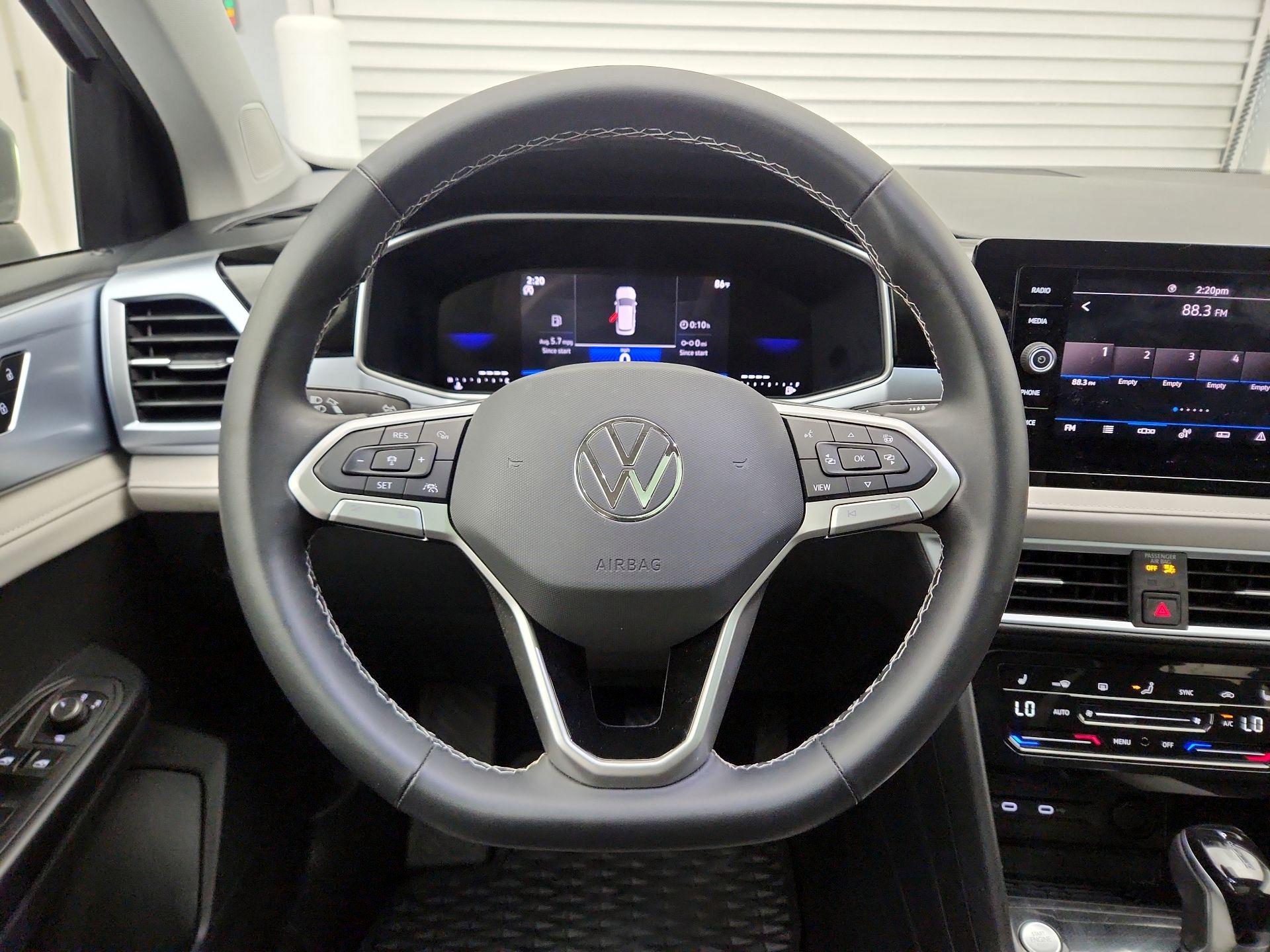 Thumbnail: 2025 Volkswagen Taos - 10