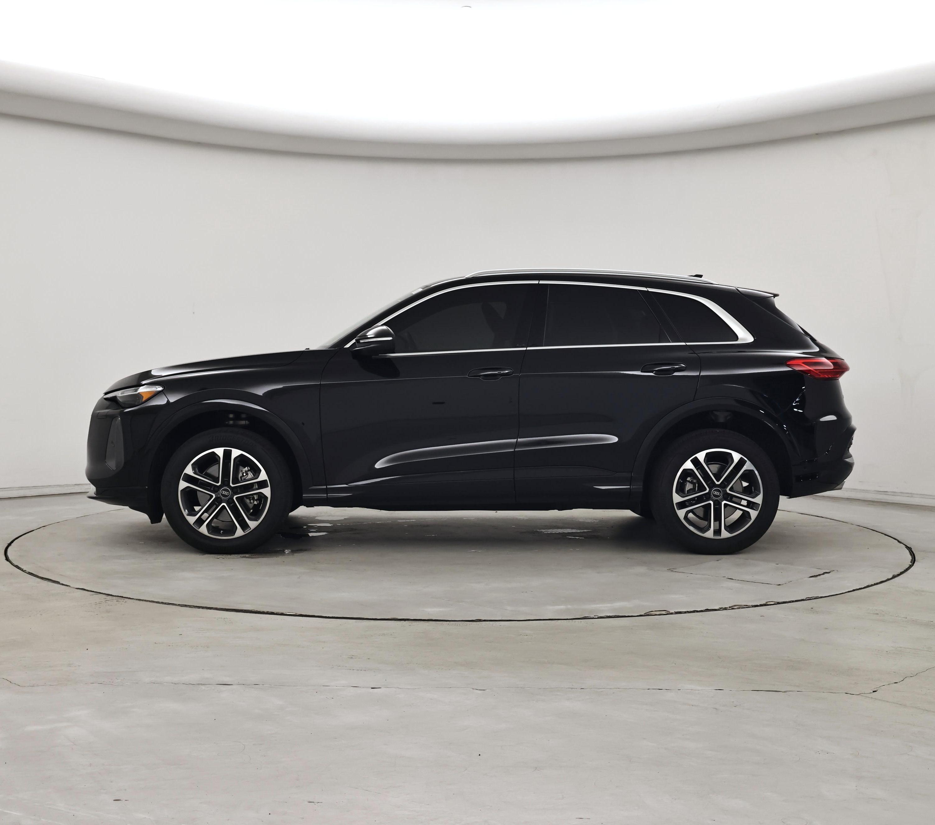 Thumbnail: 2025 Audi Q5 - 3