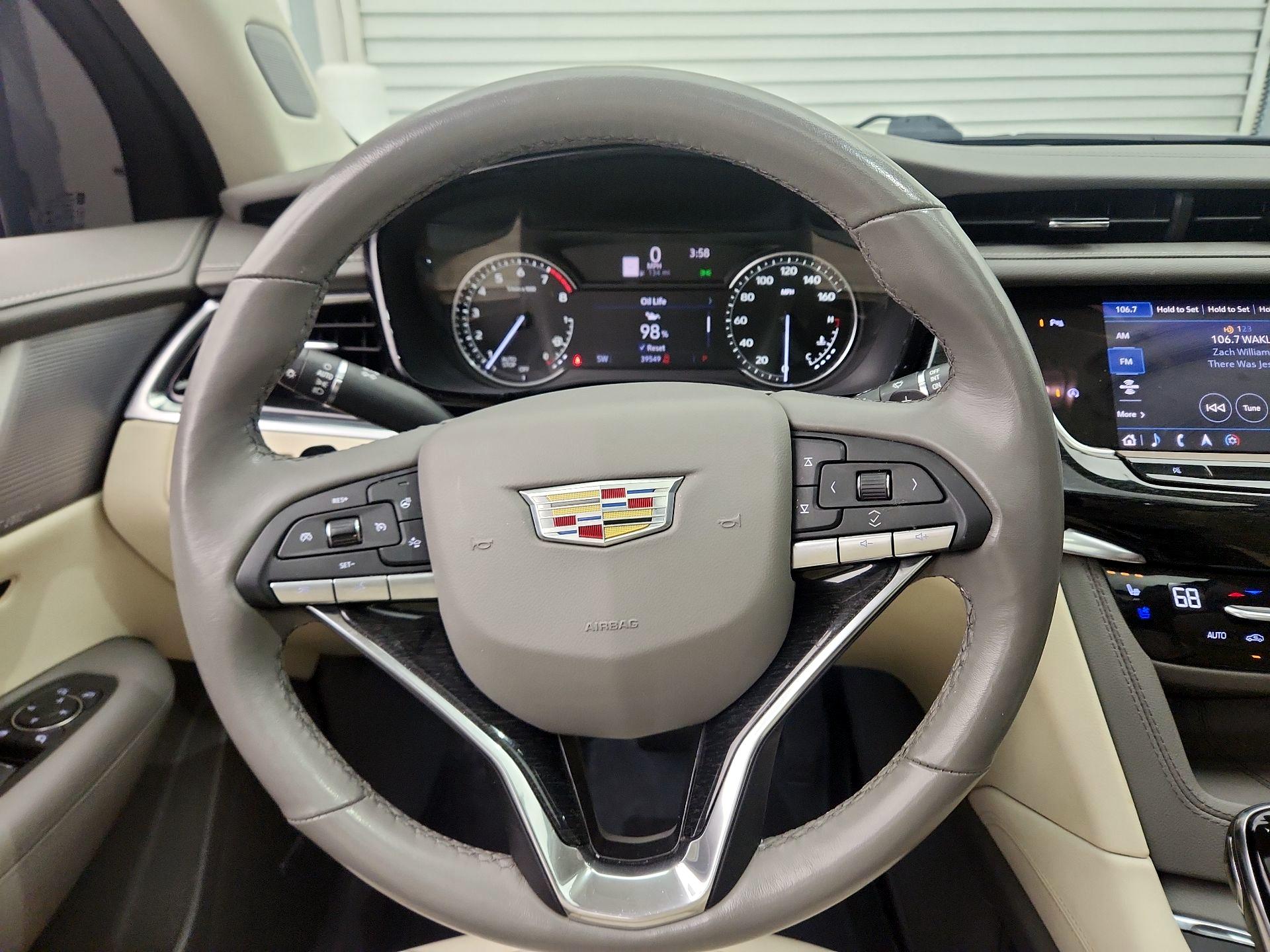 Thumbnail: 2023 Cadillac XT6 - 10