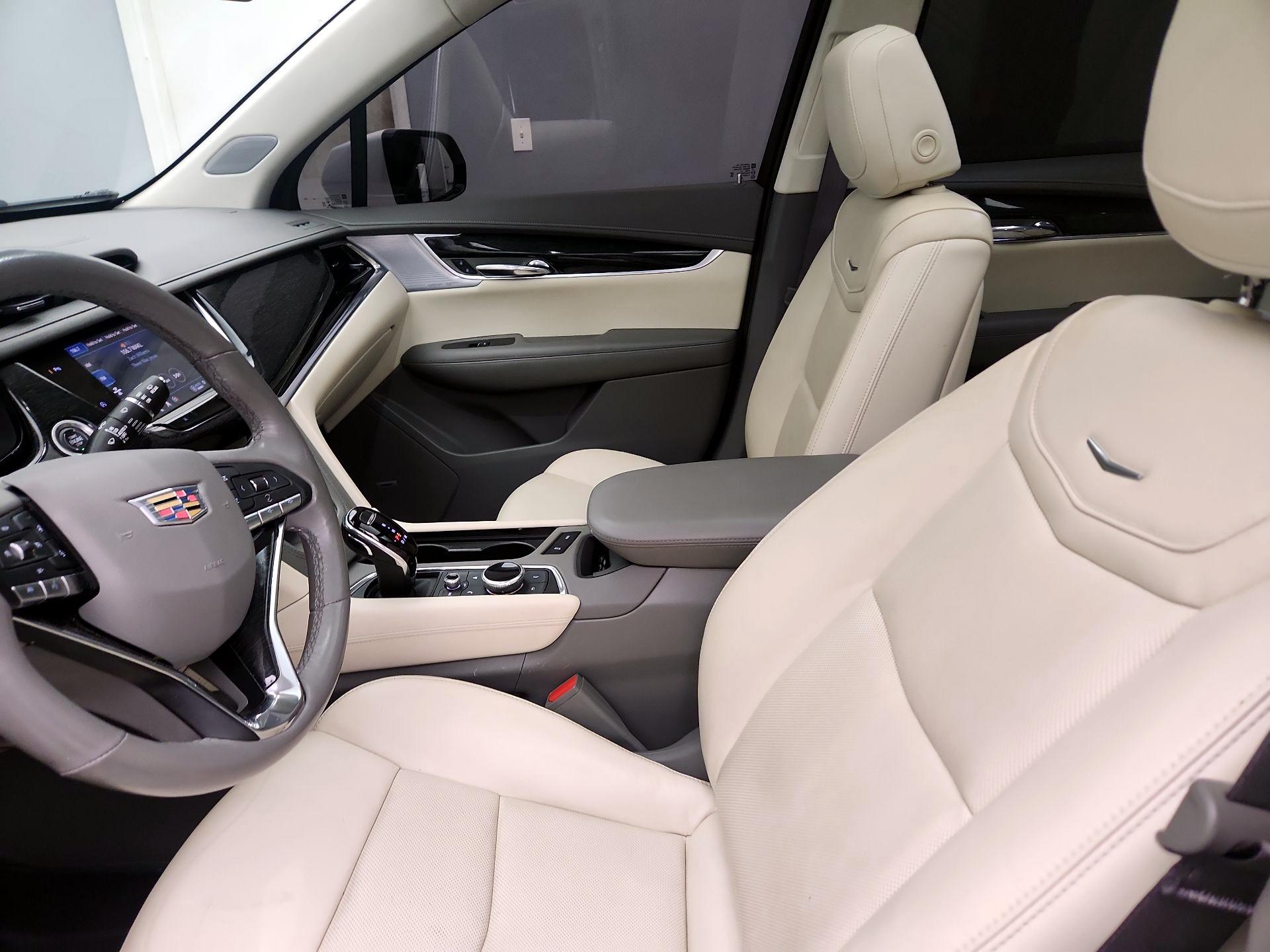 Thumbnail: 2023 Cadillac XT6 - 11