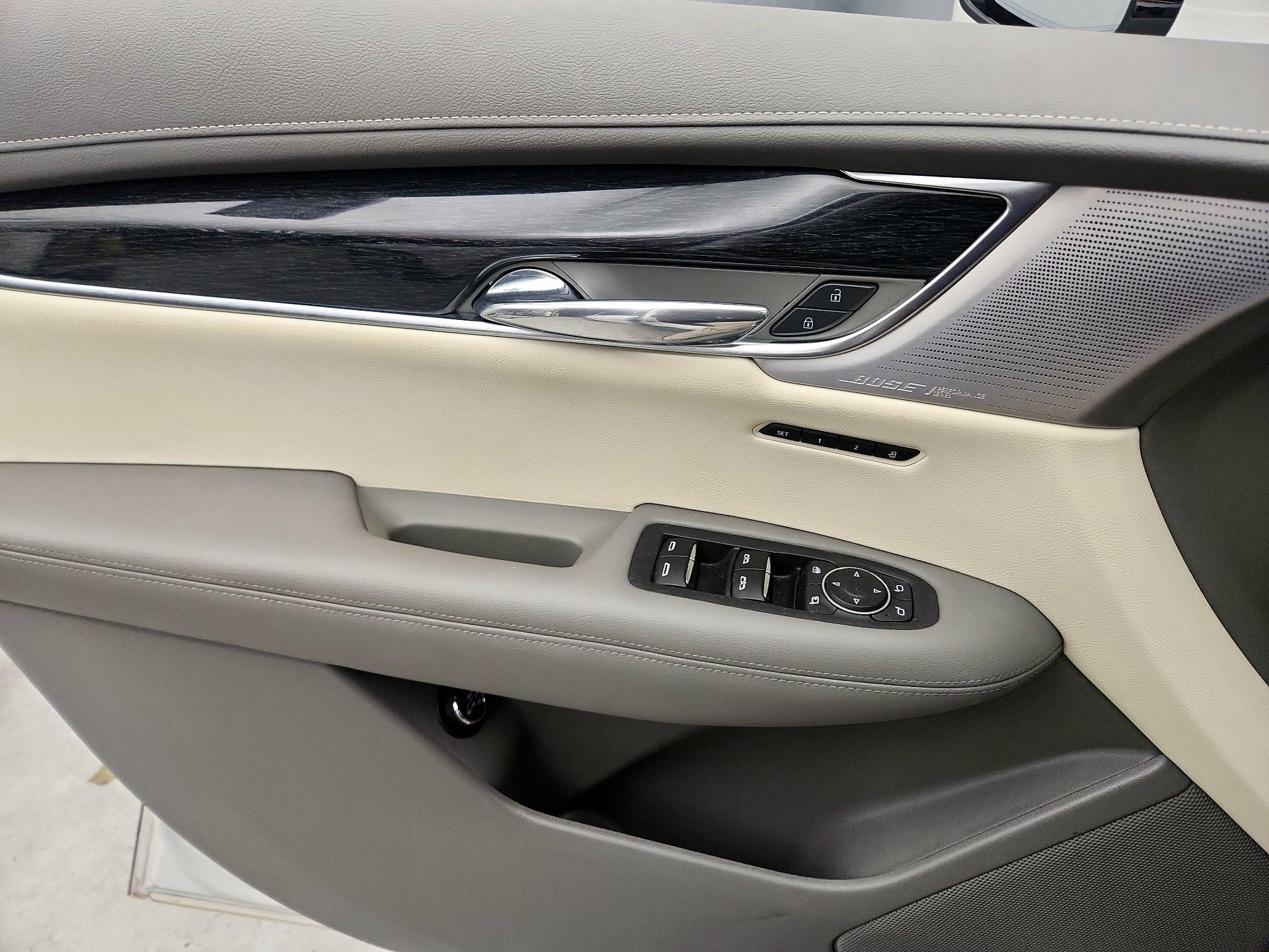 Thumbnail: 2023 Cadillac XT6 - 12