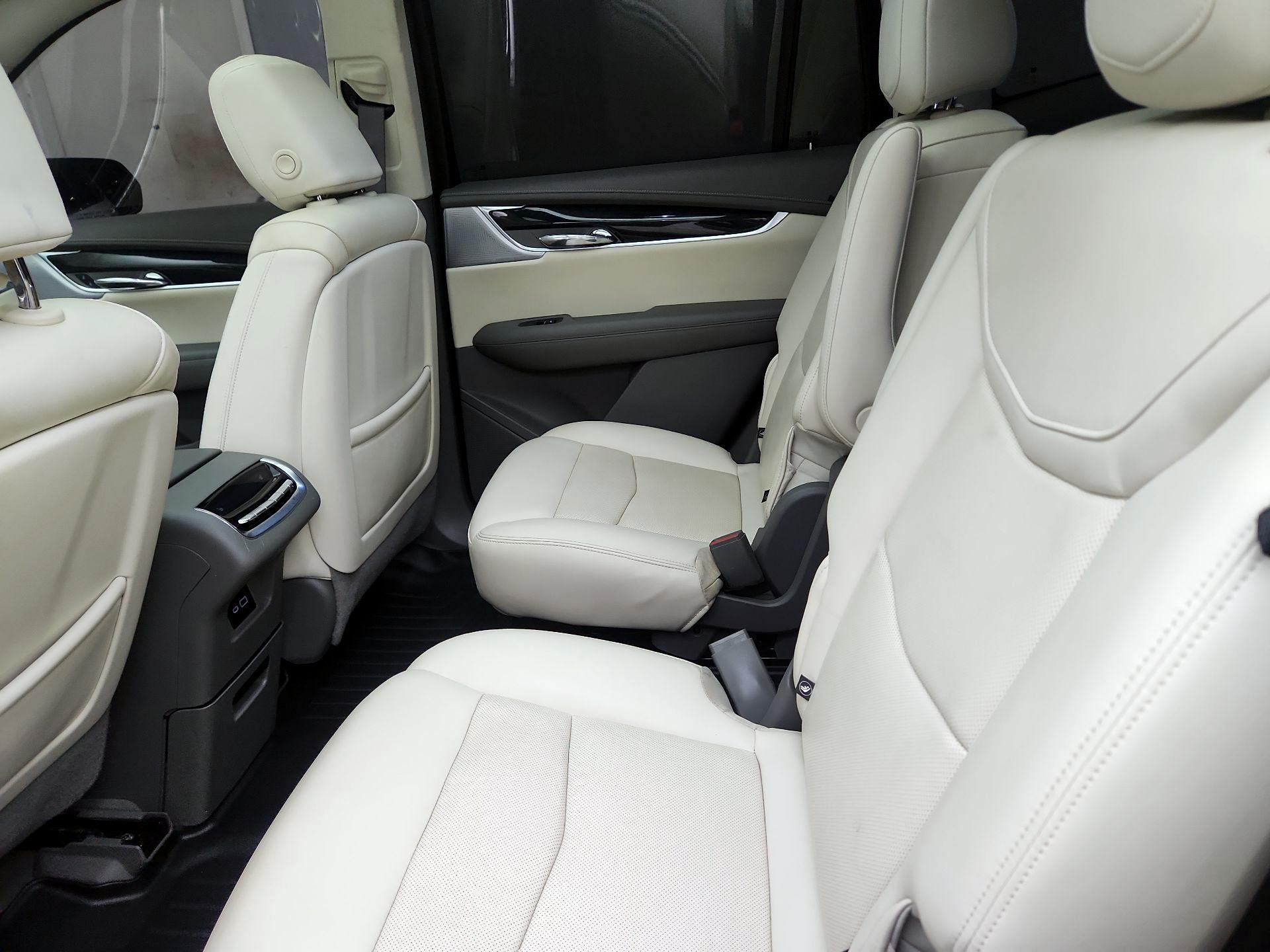 Thumbnail: 2023 Cadillac XT6 - 19