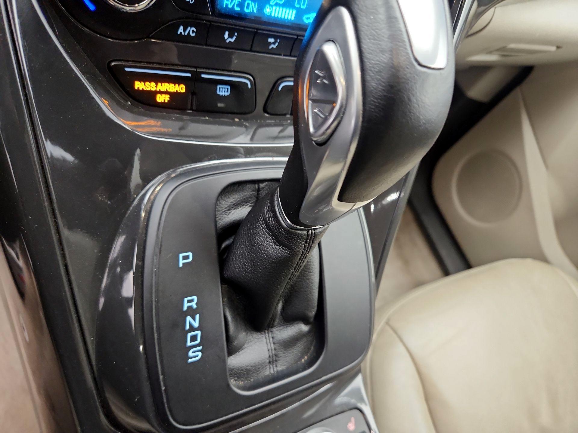 Thumbnail: 2015 Ford Escape - 17
