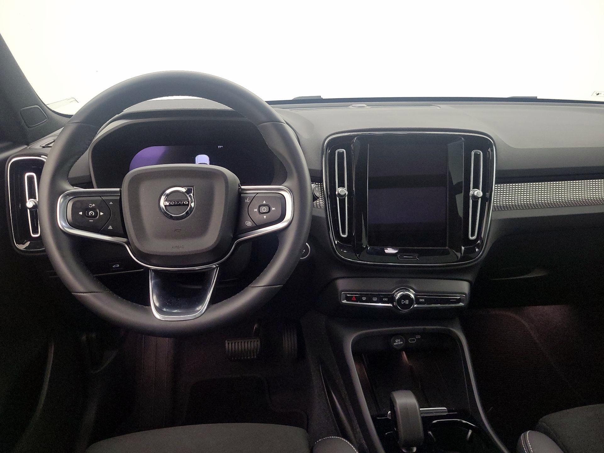 Thumbnail: 2023 Volvo XC40 - 10