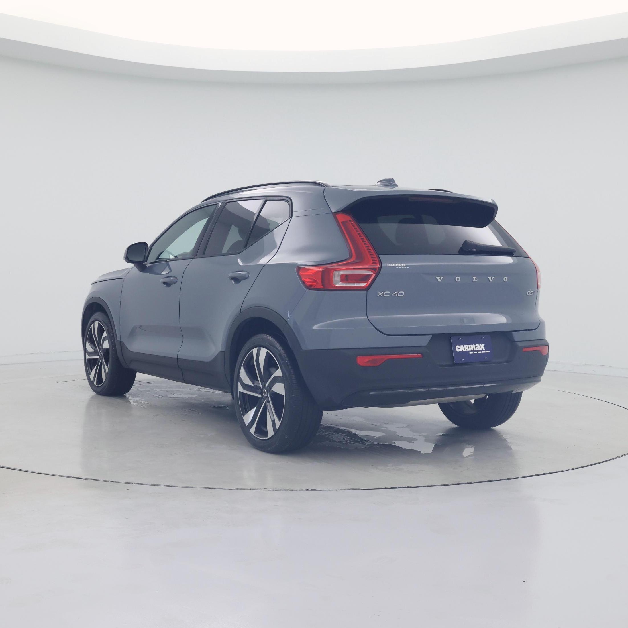Thumbnail: 2023 Volvo XC40 - 2