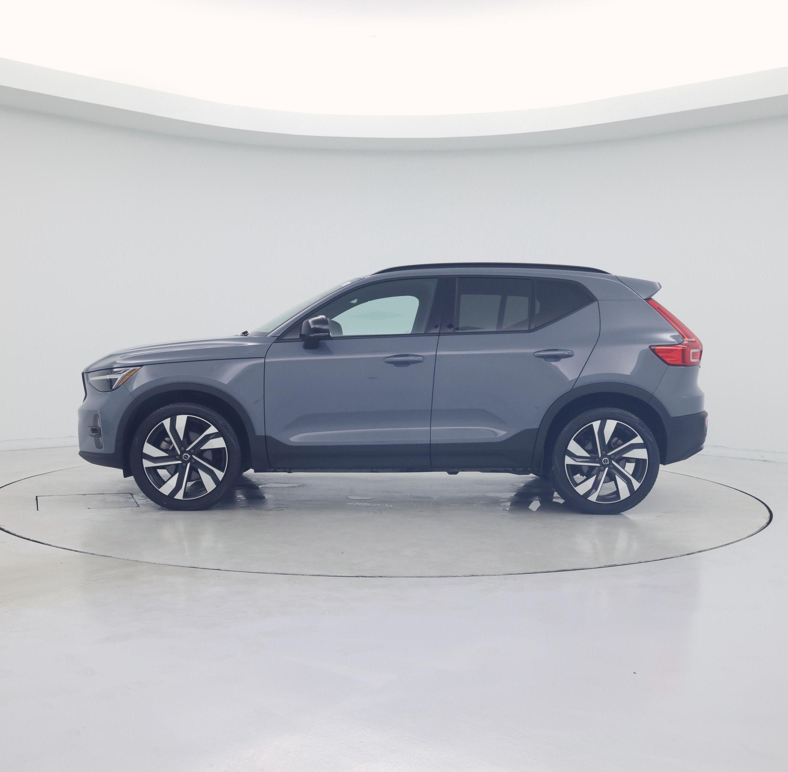 Thumbnail: 2023 Volvo XC40 - 3