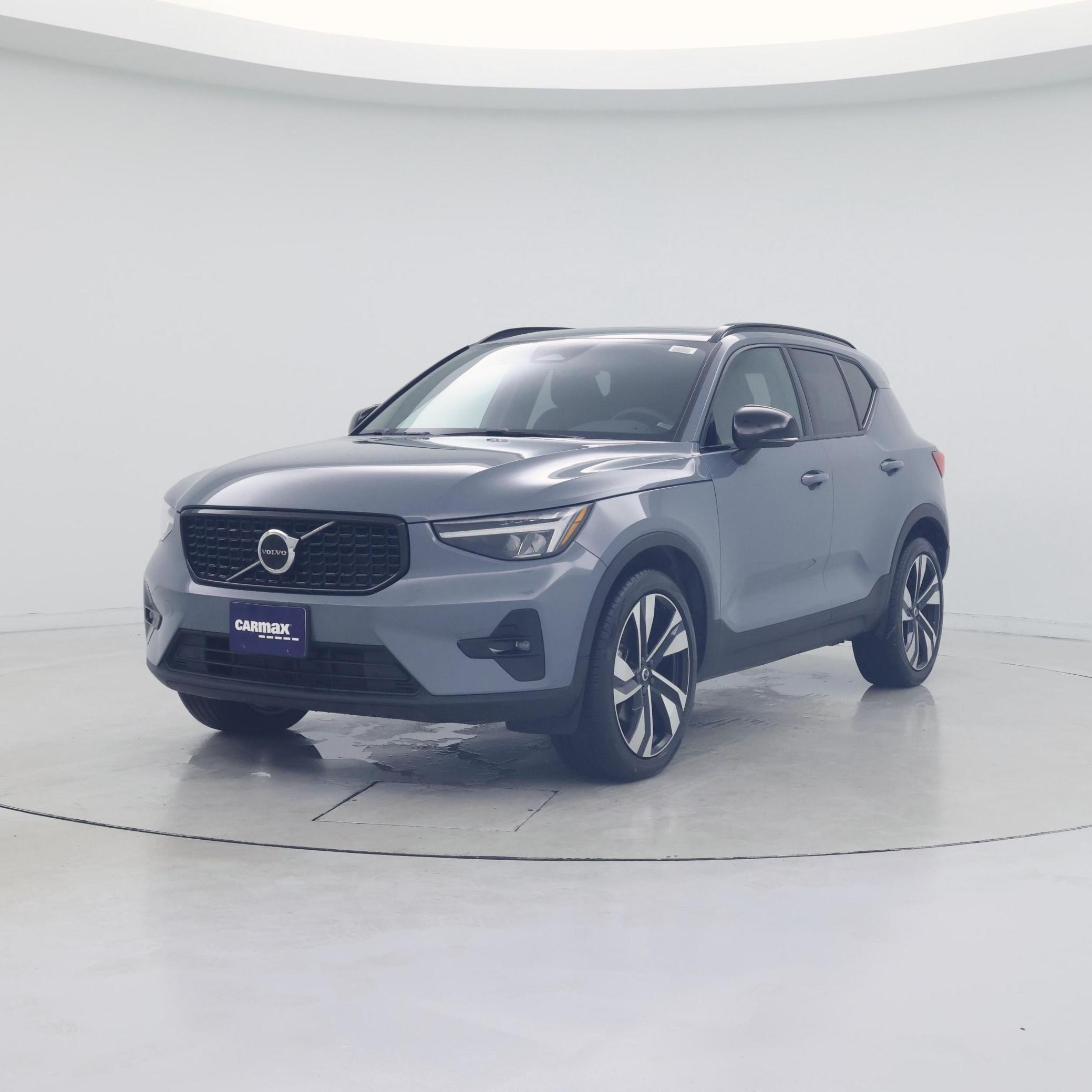 Thumbnail: 2023 Volvo XC40 - 4