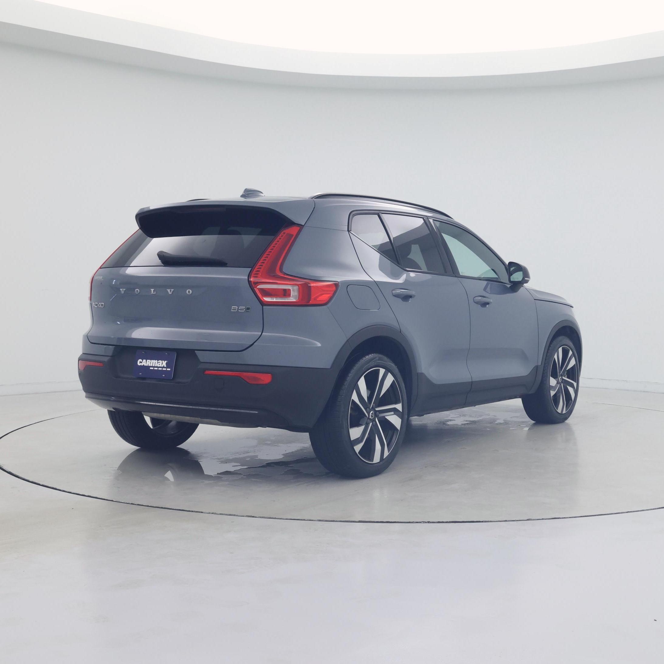 Thumbnail: 2023 Volvo XC40 - 8