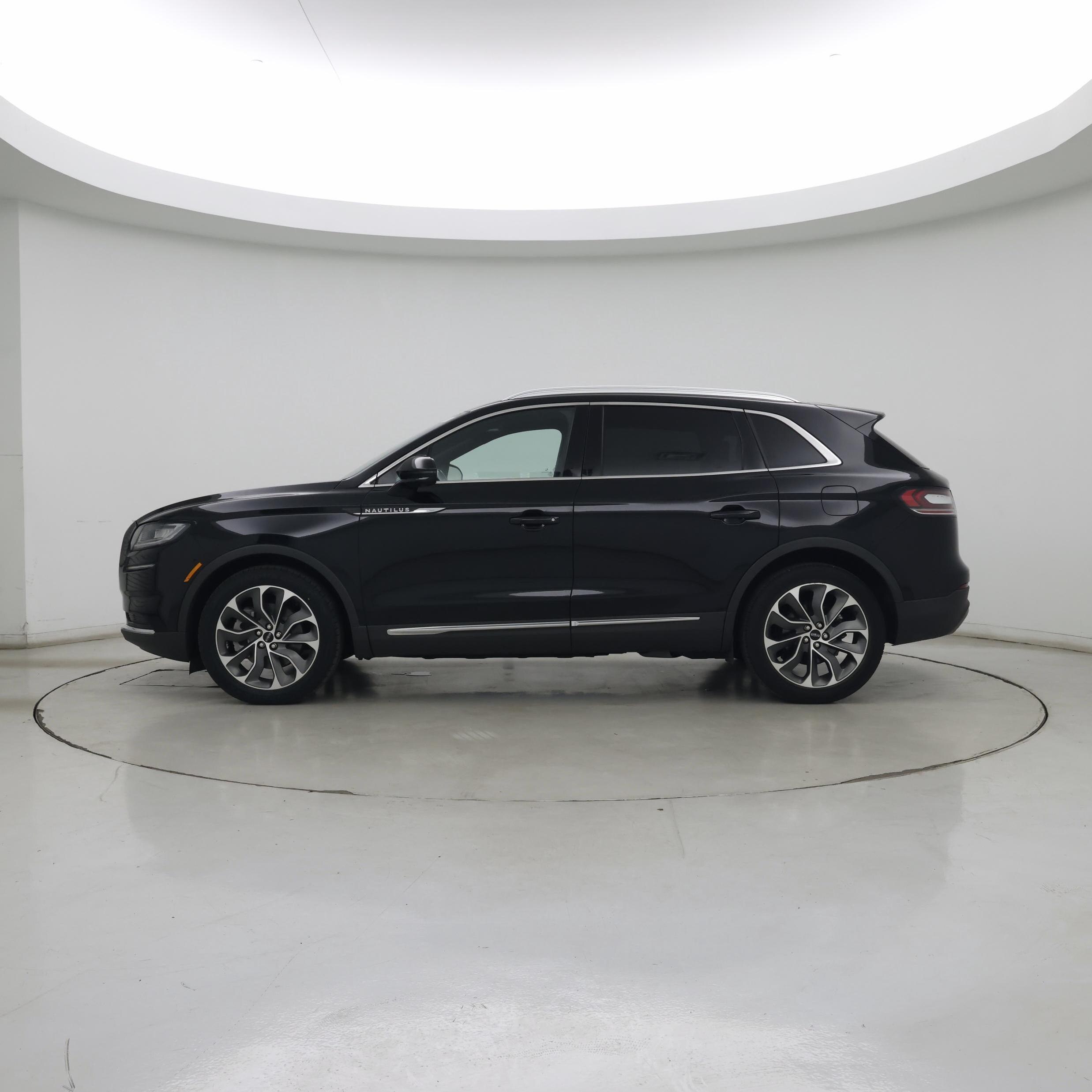 Thumbnail: 2023 Lincoln Nautilus - 3