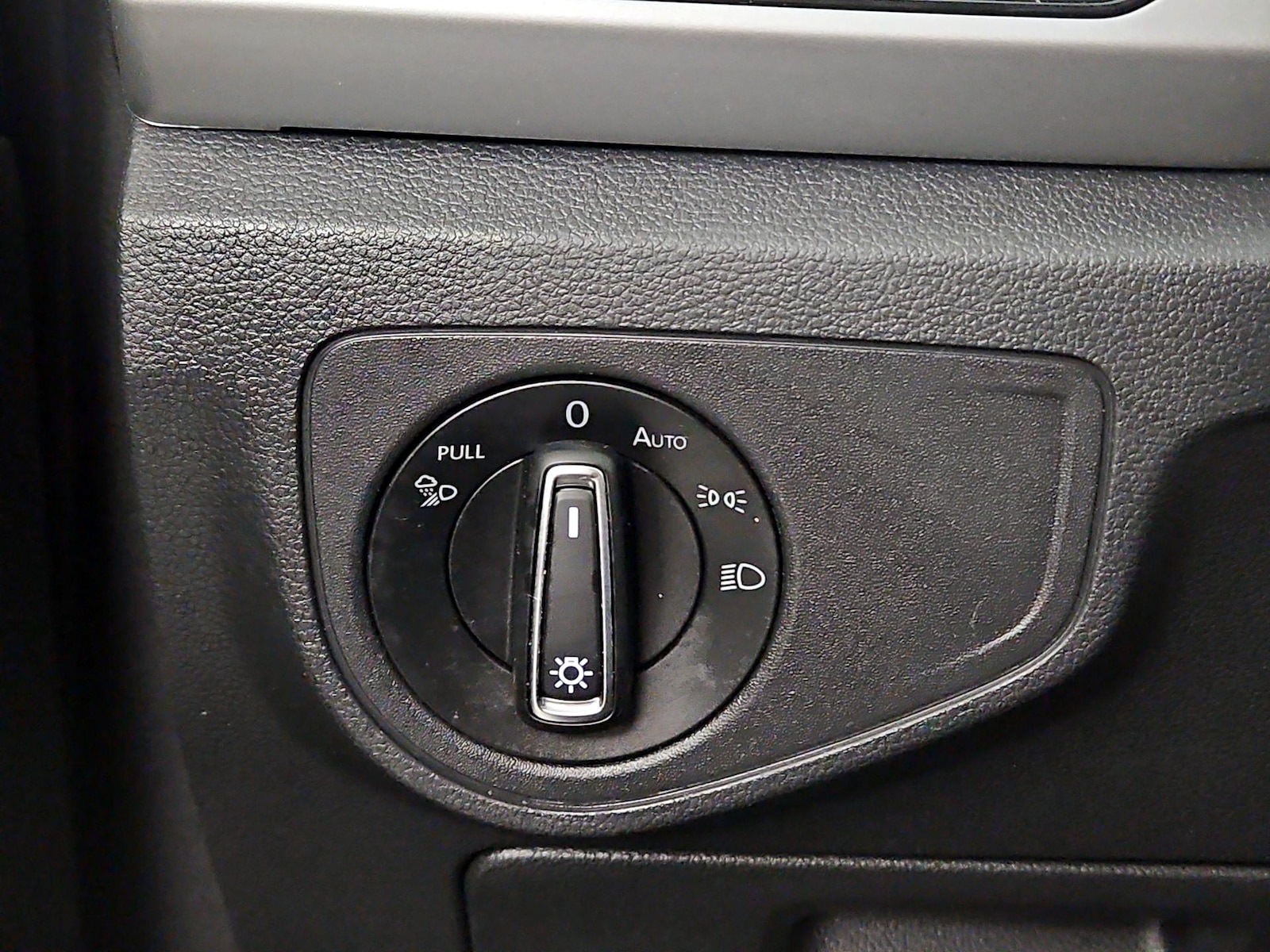 2023 Volkswagen Atlas SE w/Tech - Photo 12