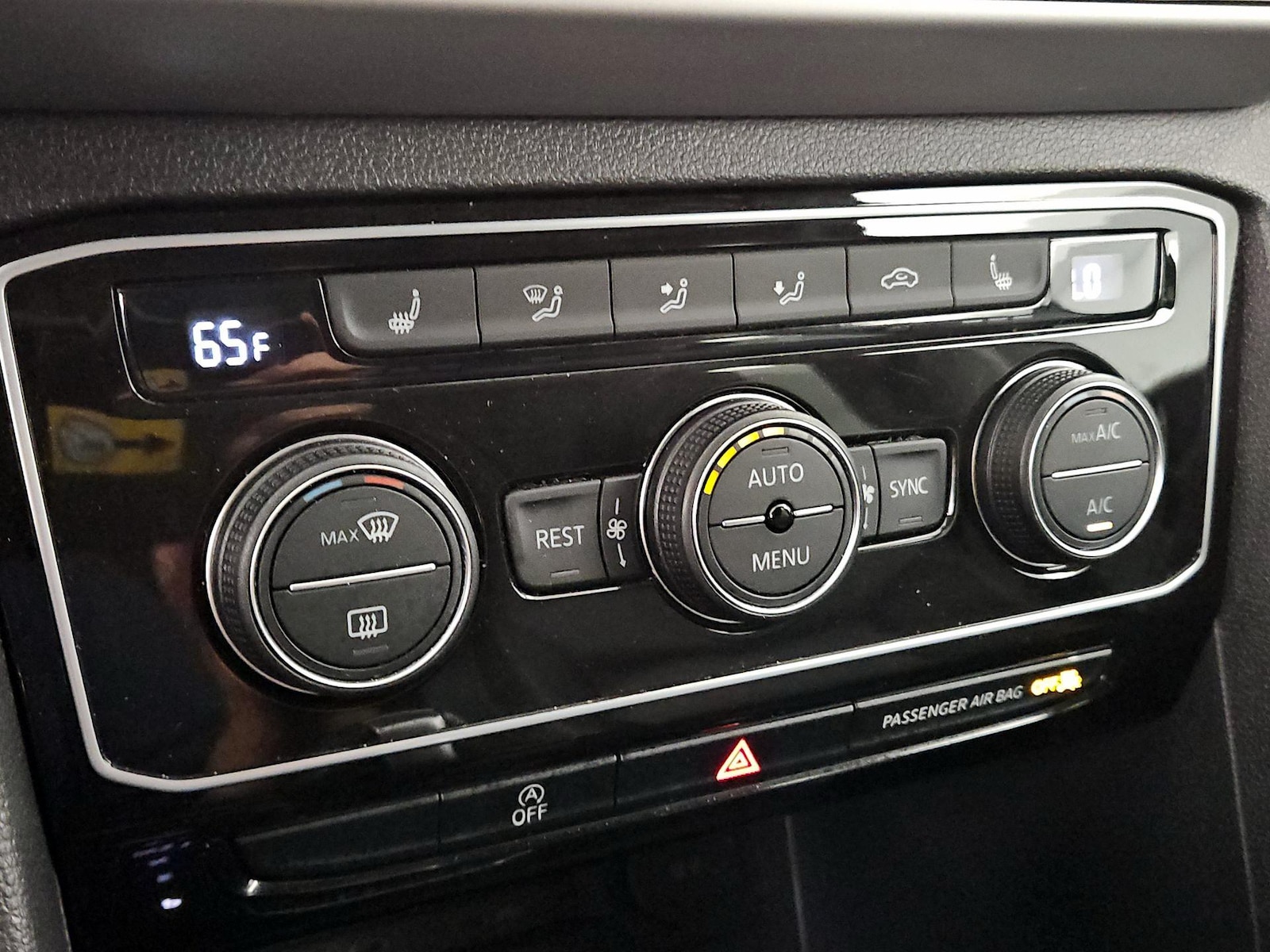 2023 Volkswagen Atlas SE w/Tech - Photo 15