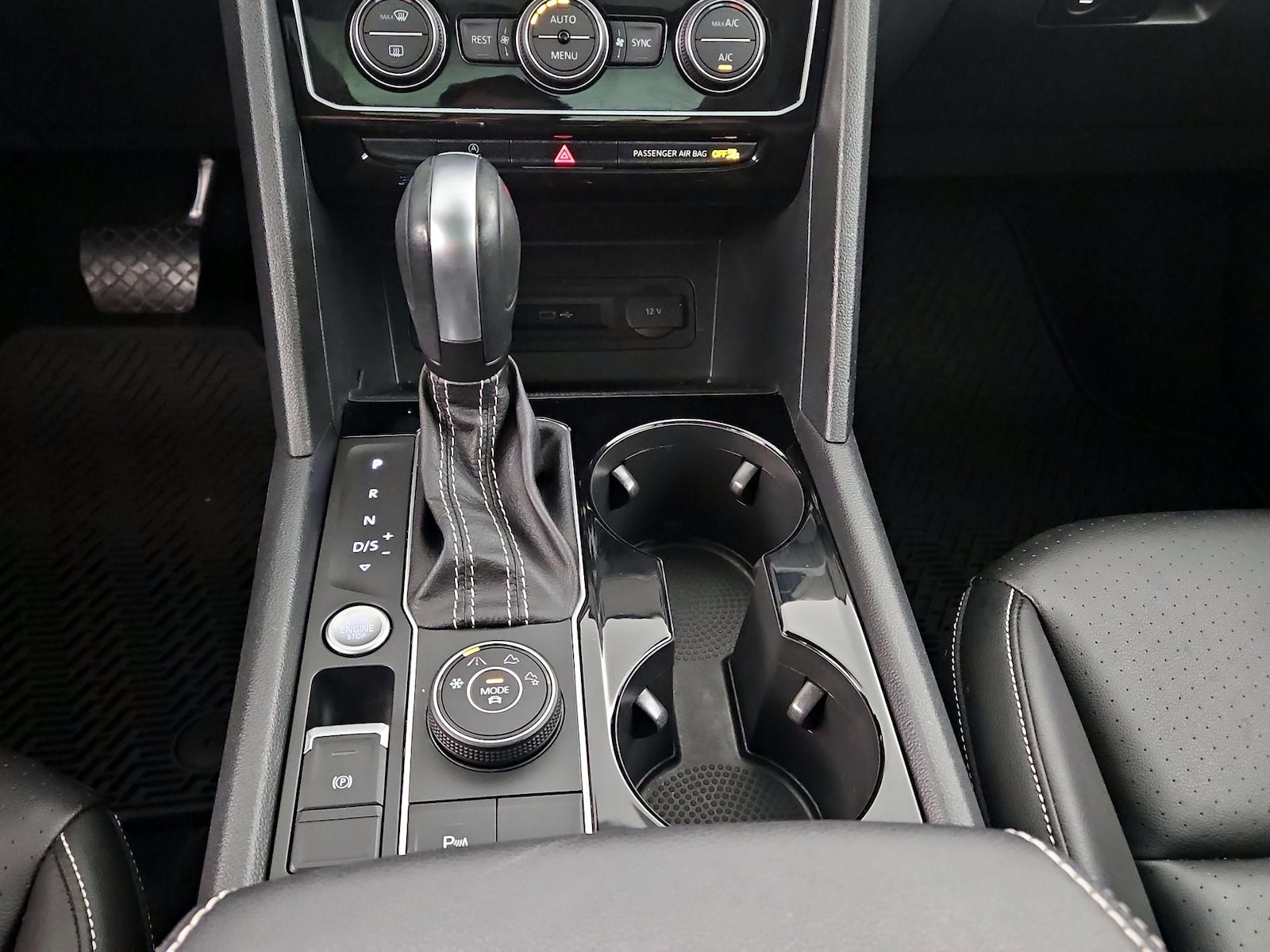 2023 Volkswagen Atlas SE w/Tech - Photo 16