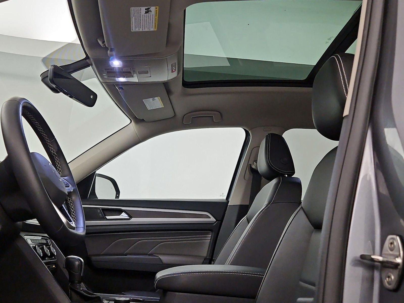 2023 Volkswagen Atlas SE w/Tech - Photo 18