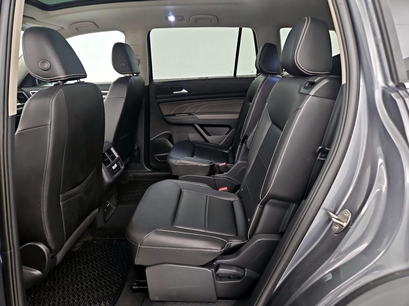 2023 Volkswagen Atlas SE w/Tech - Photo 19