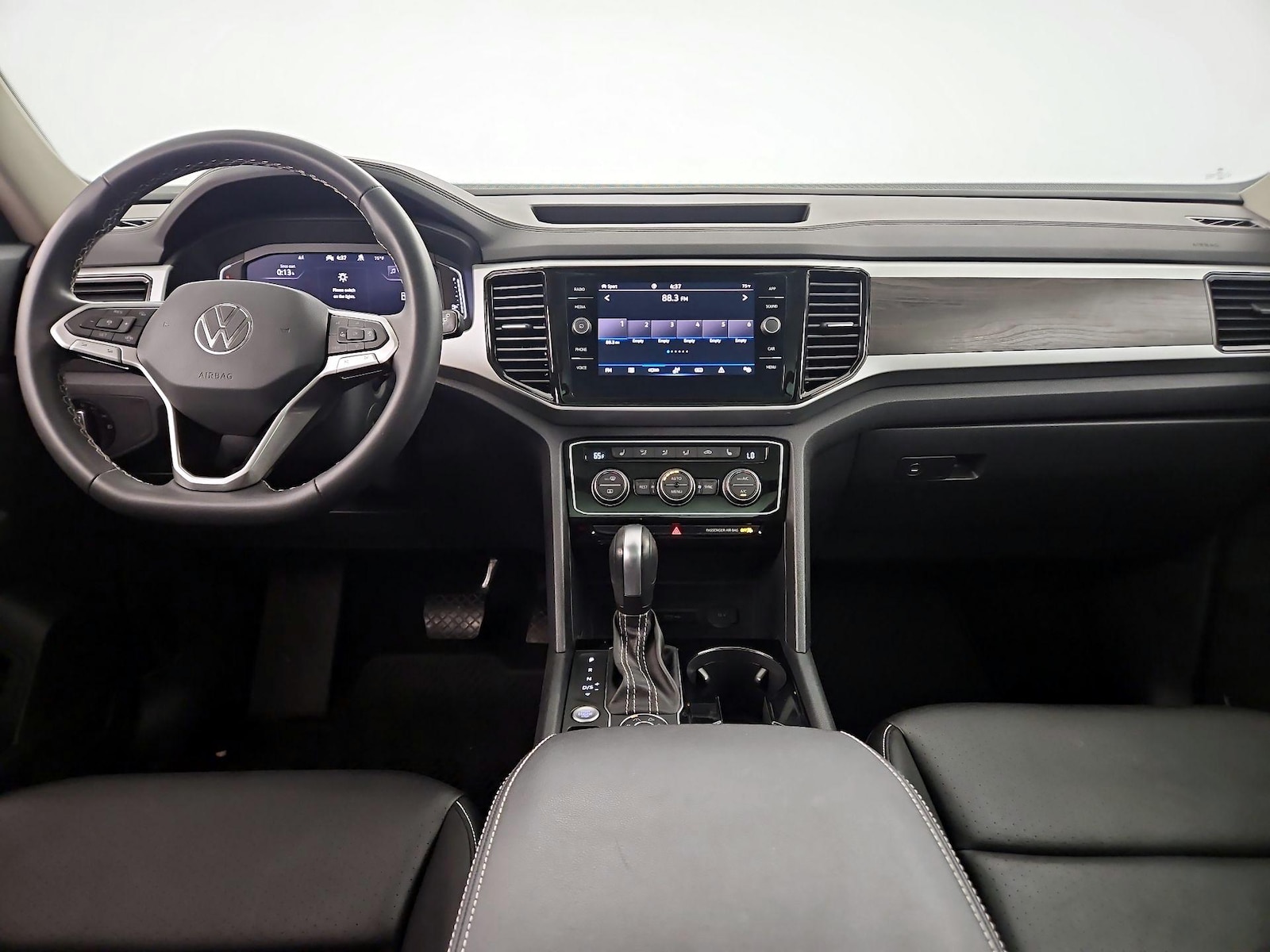 2023 Volkswagen Atlas SE w/Tech - Photo 8