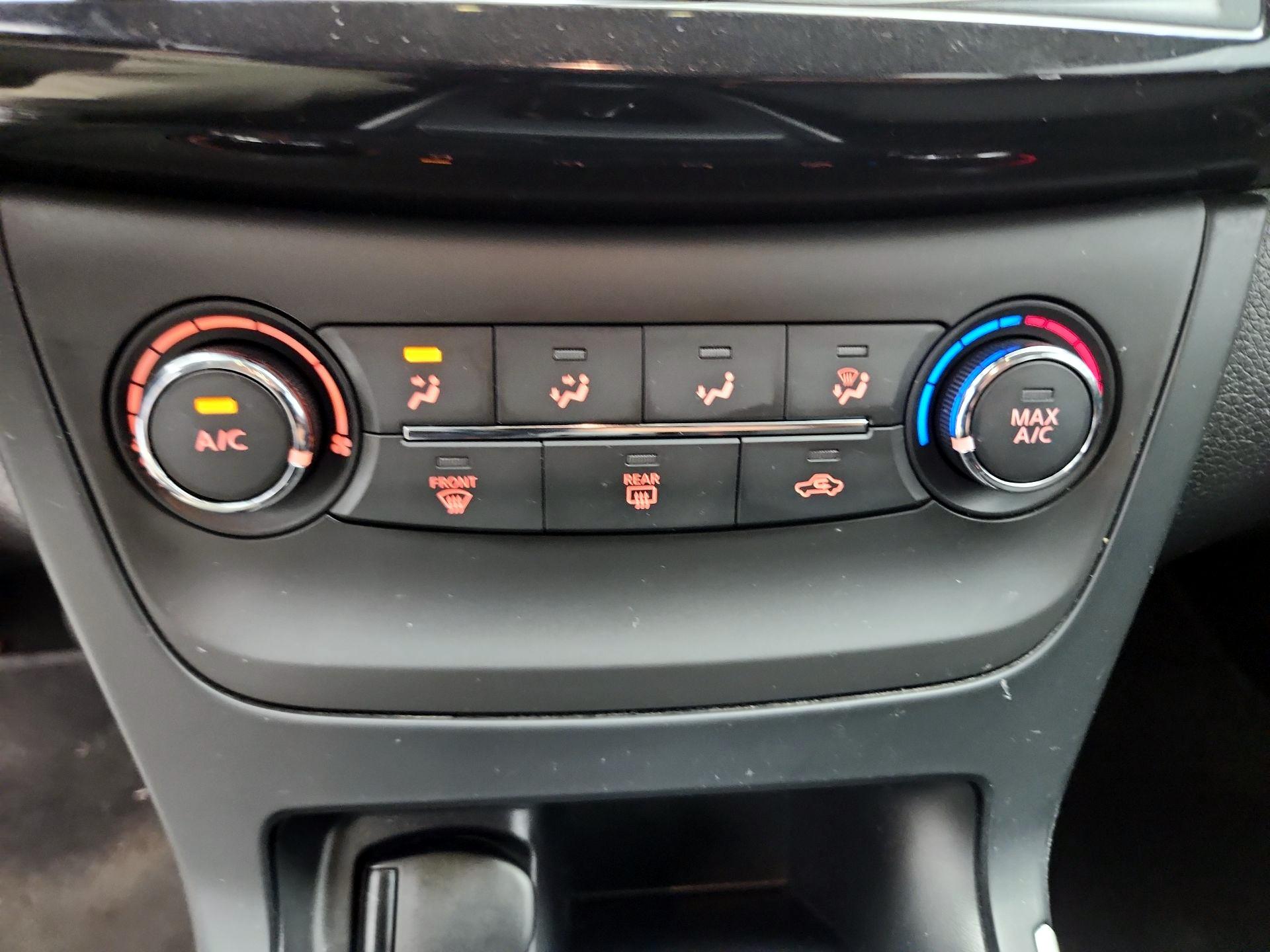 Thumbnail: 2019 Nissan Sentra - 16