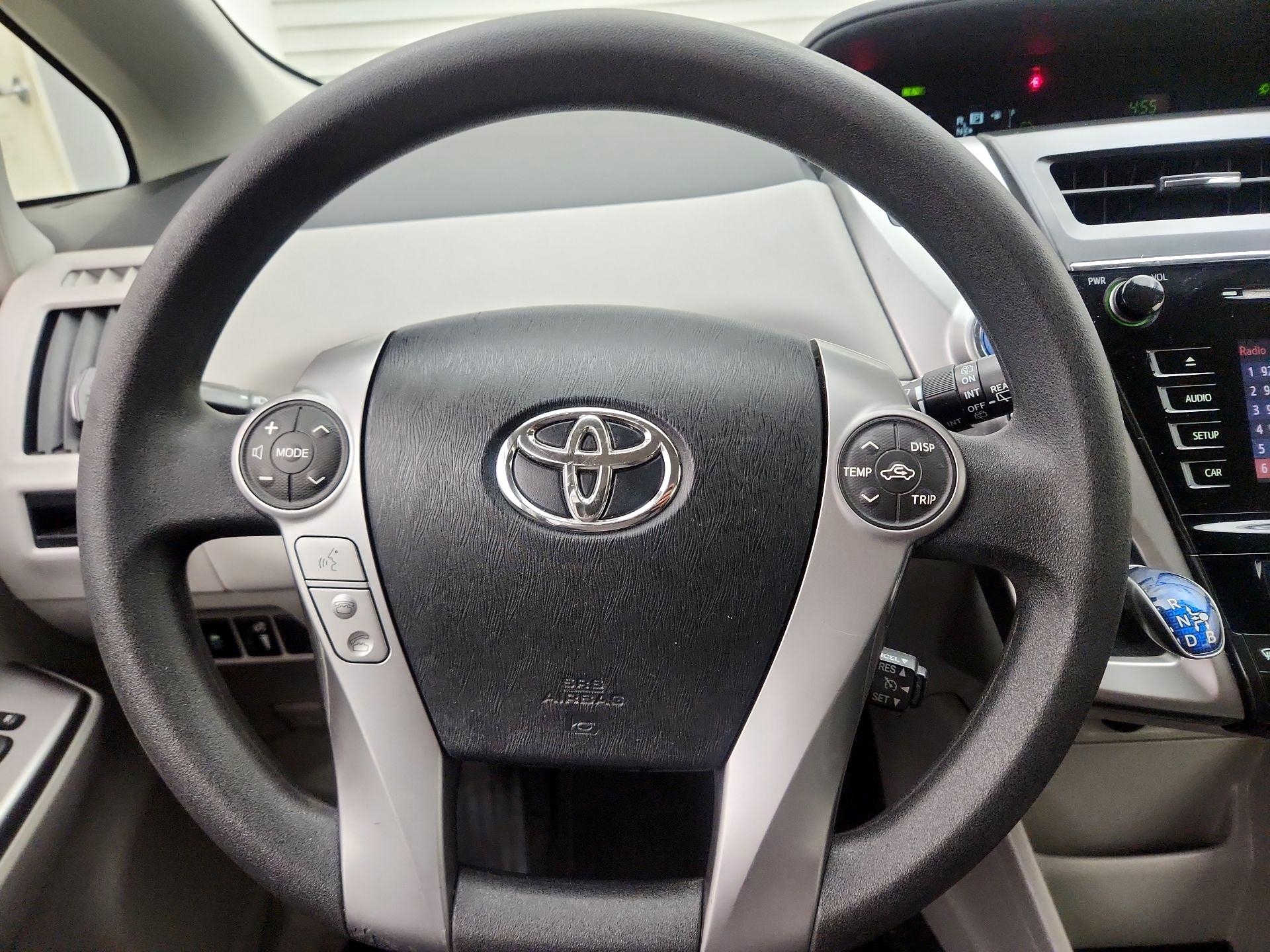Thumbnail: 2017 Toyota Prius v - 10