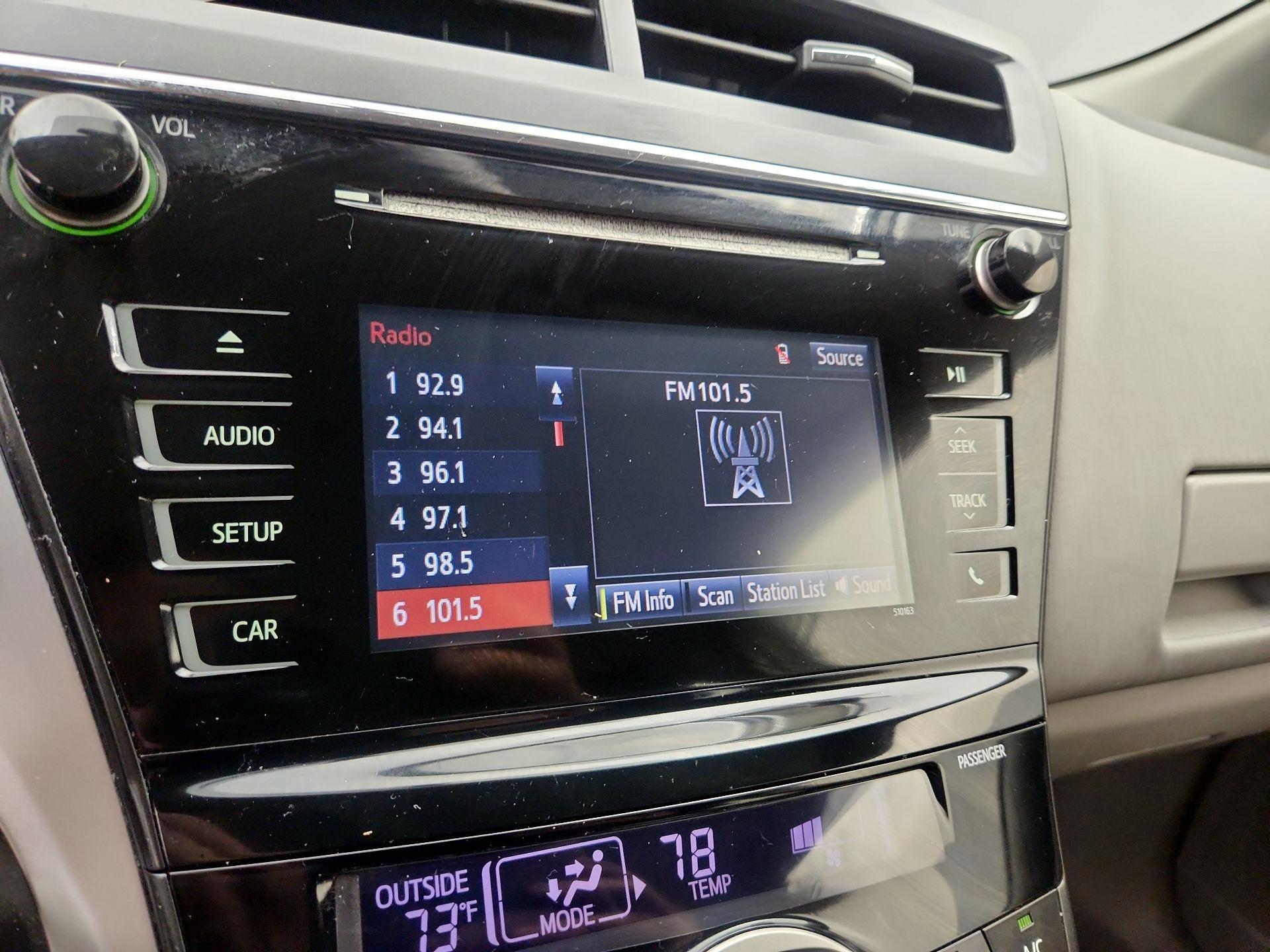 Thumbnail: 2017 Toyota Prius v - 15