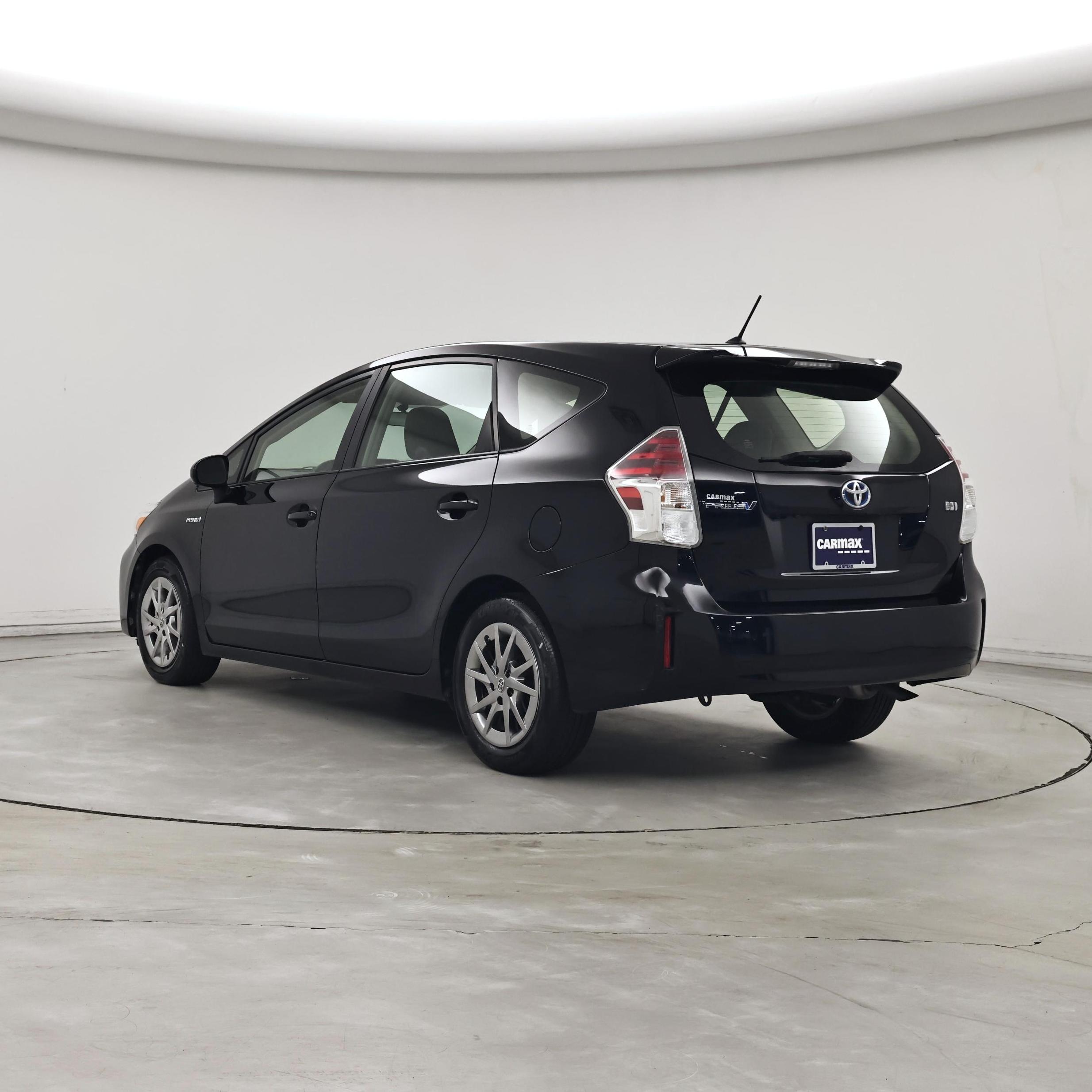 Thumbnail: 2017 Toyota Prius v - 2