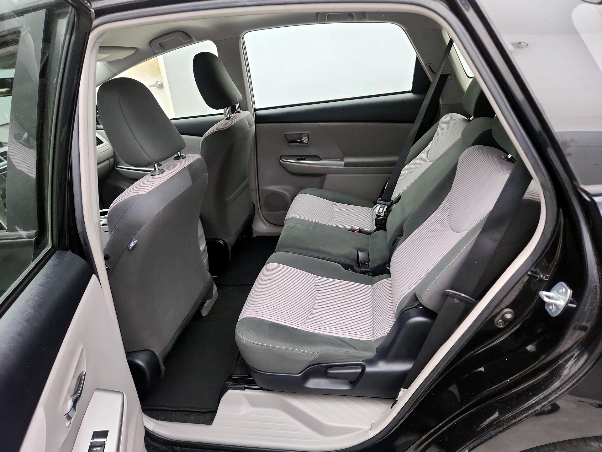 Thumbnail: 2017 Toyota Prius v - 19