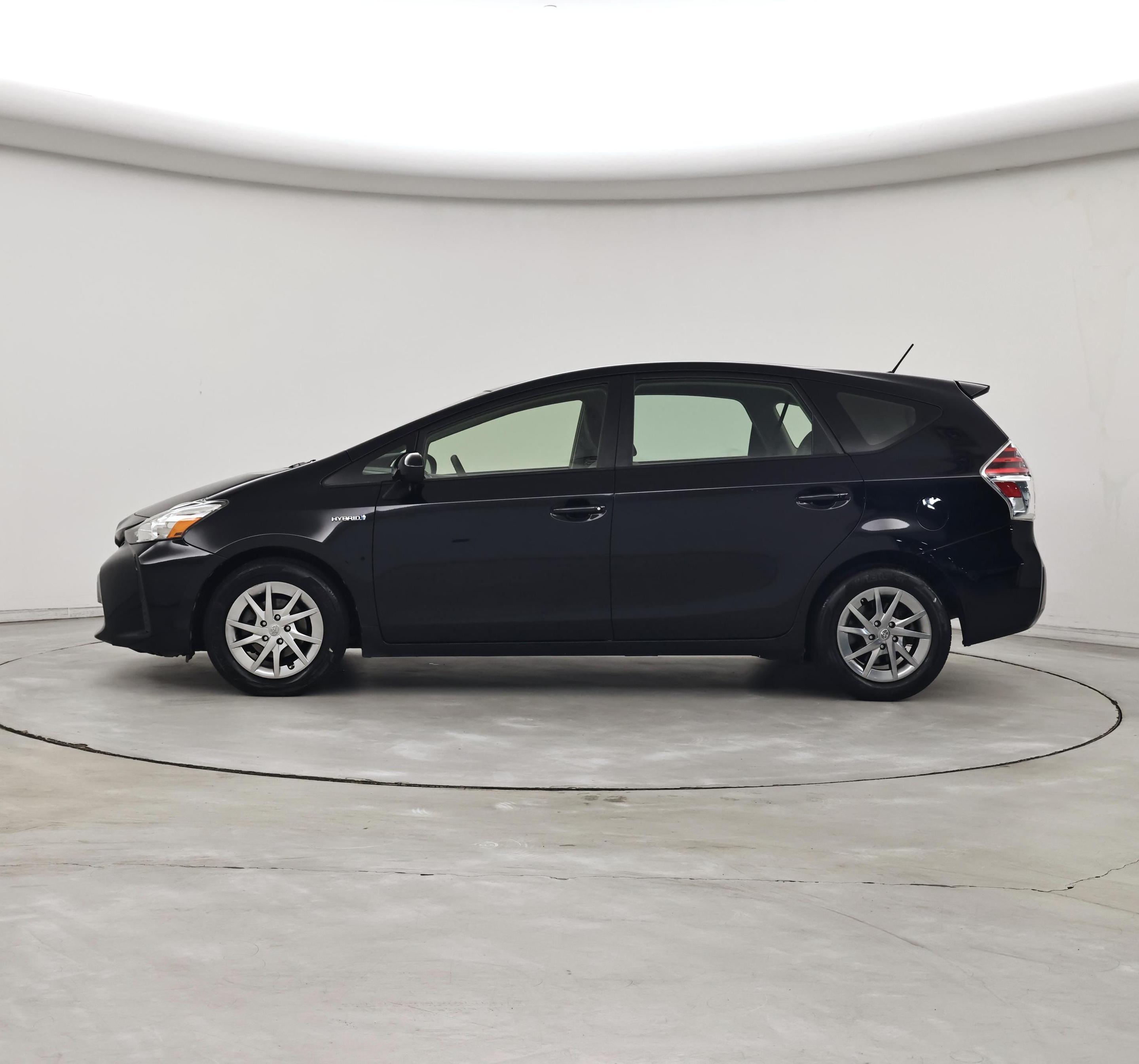 Thumbnail: 2017 Toyota Prius v - 3