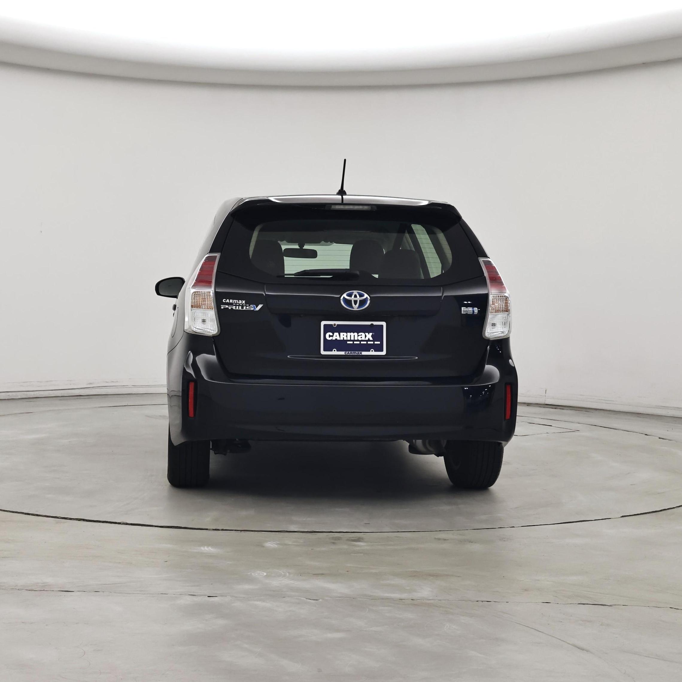 Thumbnail: 2017 Toyota Prius v - 6