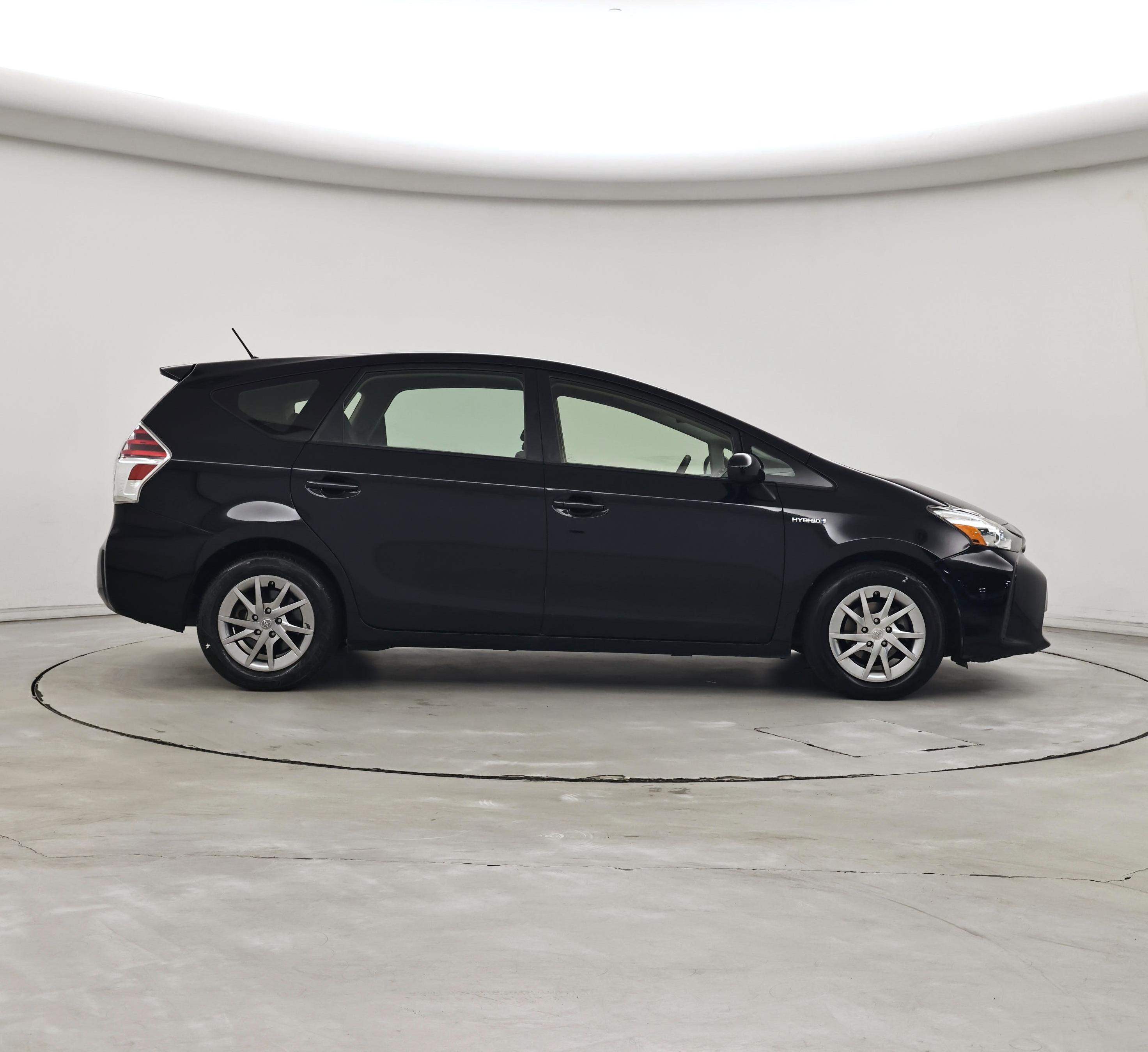 Thumbnail: 2017 Toyota Prius v - 7