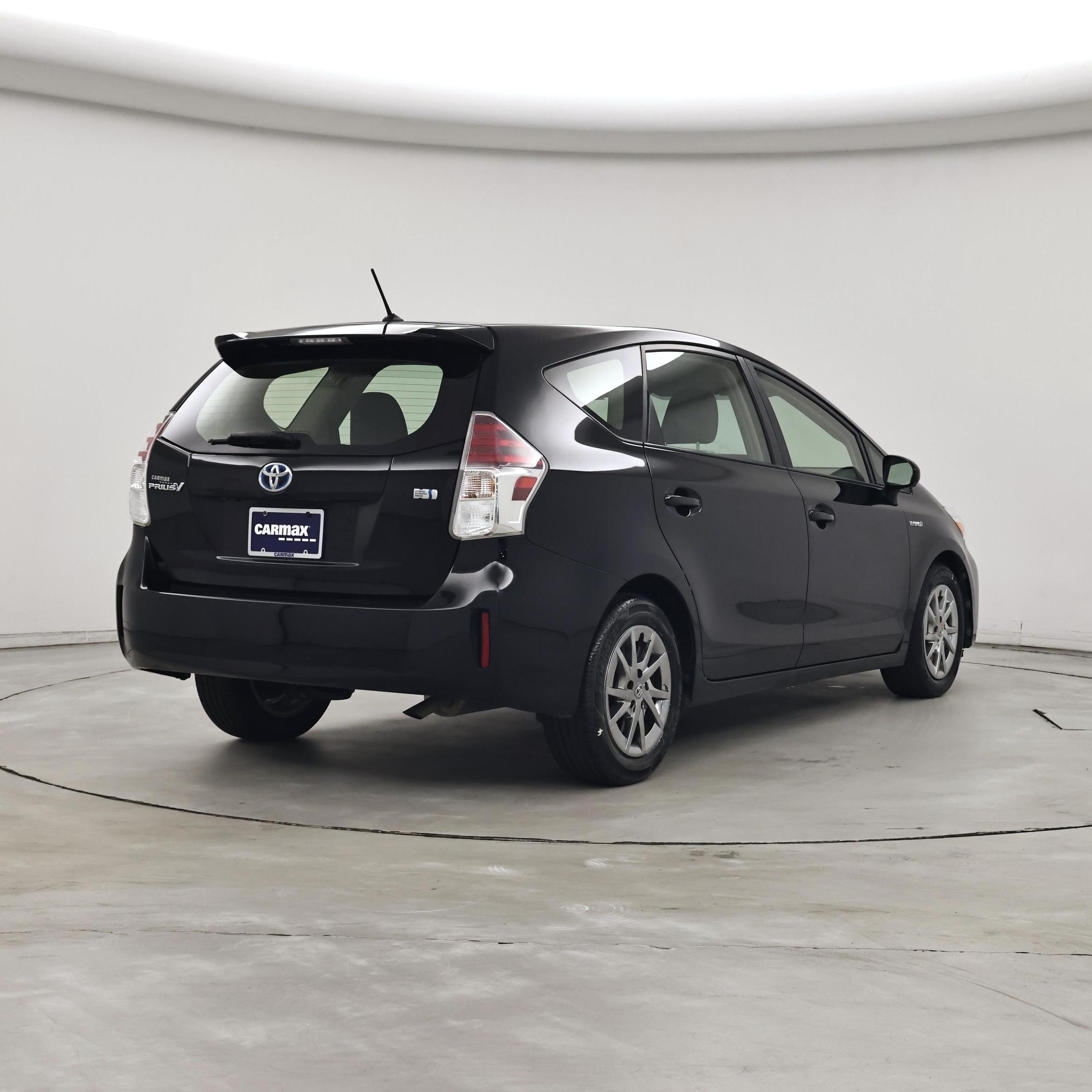 Thumbnail: 2017 Toyota Prius v - 8