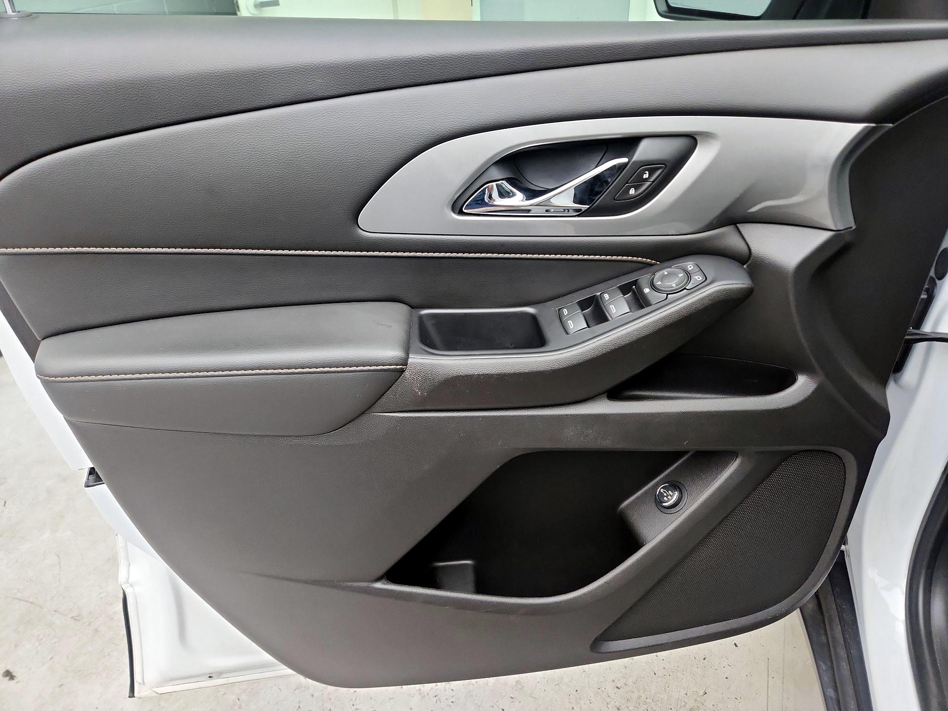 Thumbnail: 2021 Chevrolet Traverse - 12