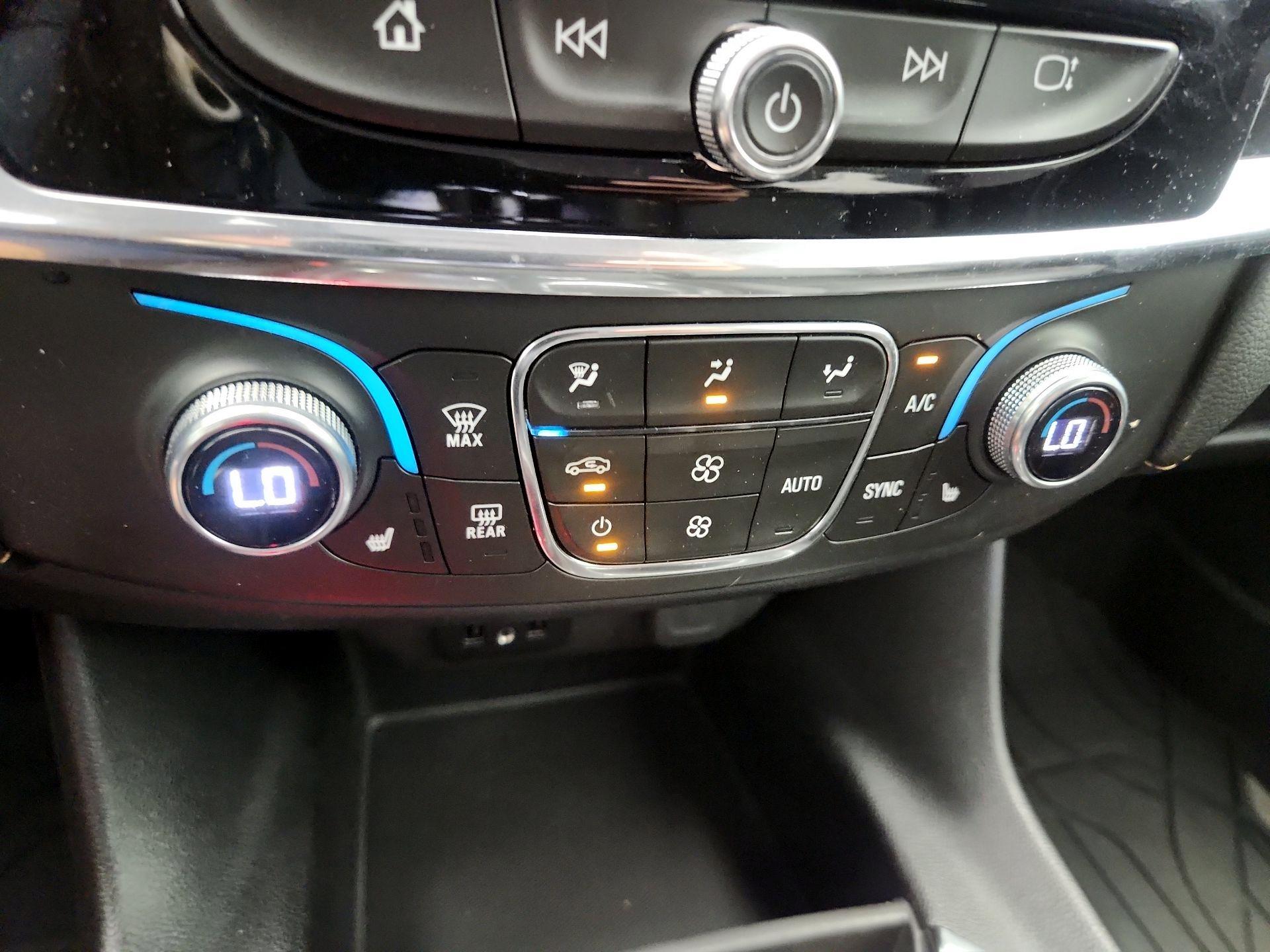 Thumbnail: 2021 Chevrolet Traverse - 16