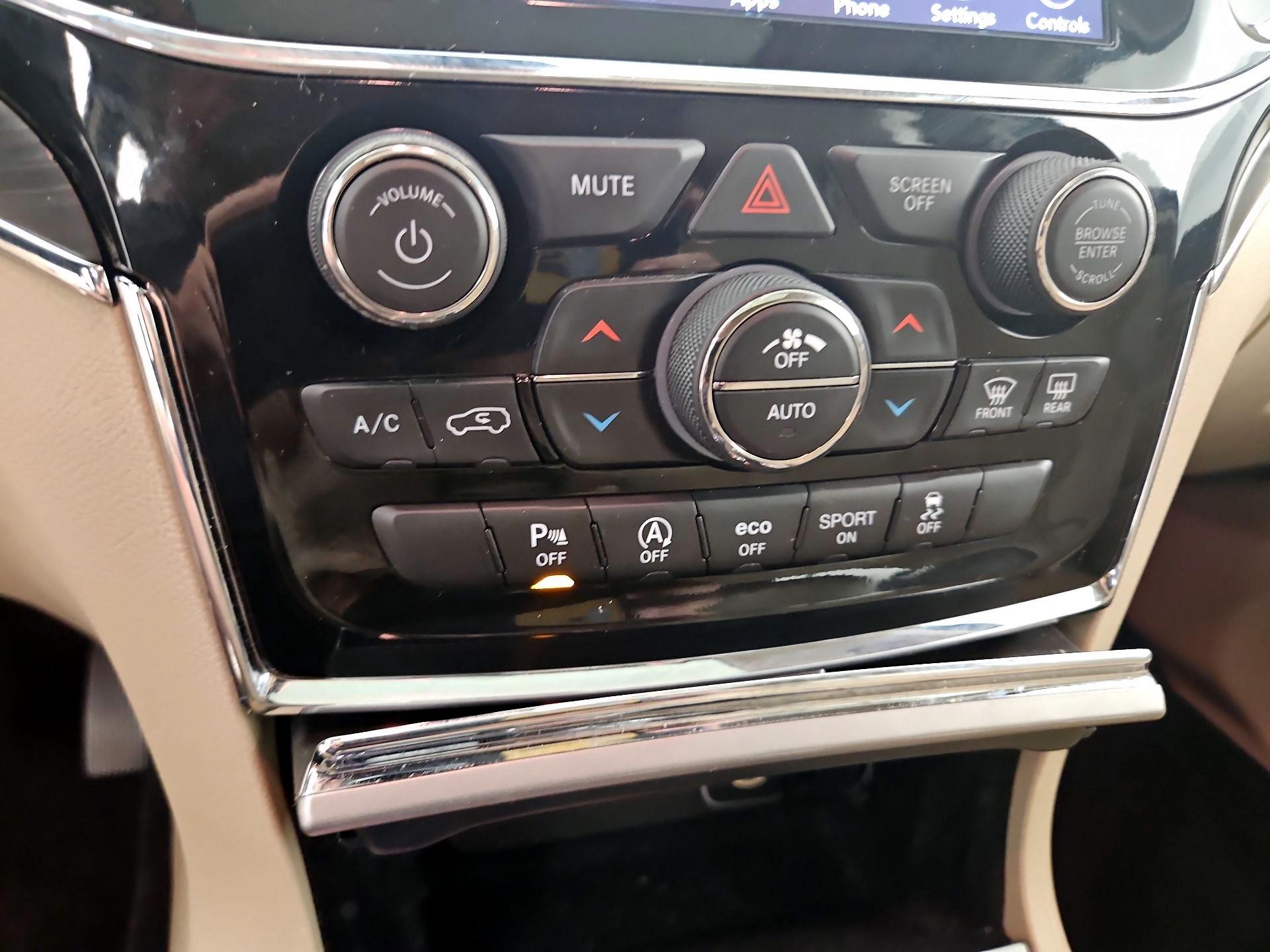 Thumbnail: 2020 Jeep Grand Cherokee - 17
