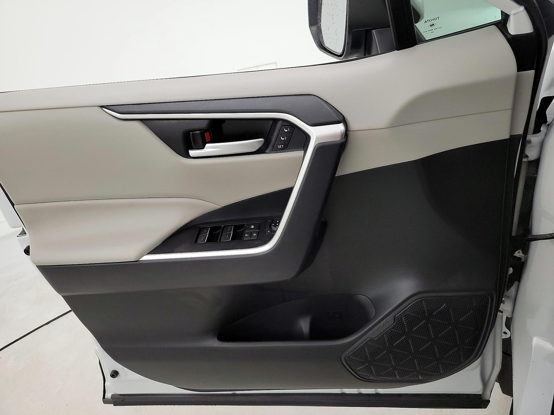 Thumbnail: 2025 Toyota RAV4 - 12