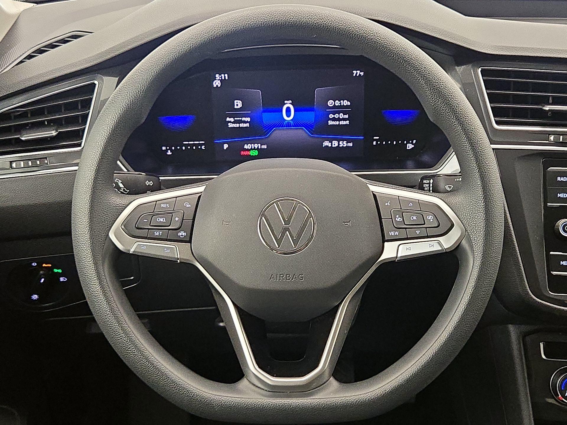 Thumbnail: 2023 Volkswagen Tiguan - 10