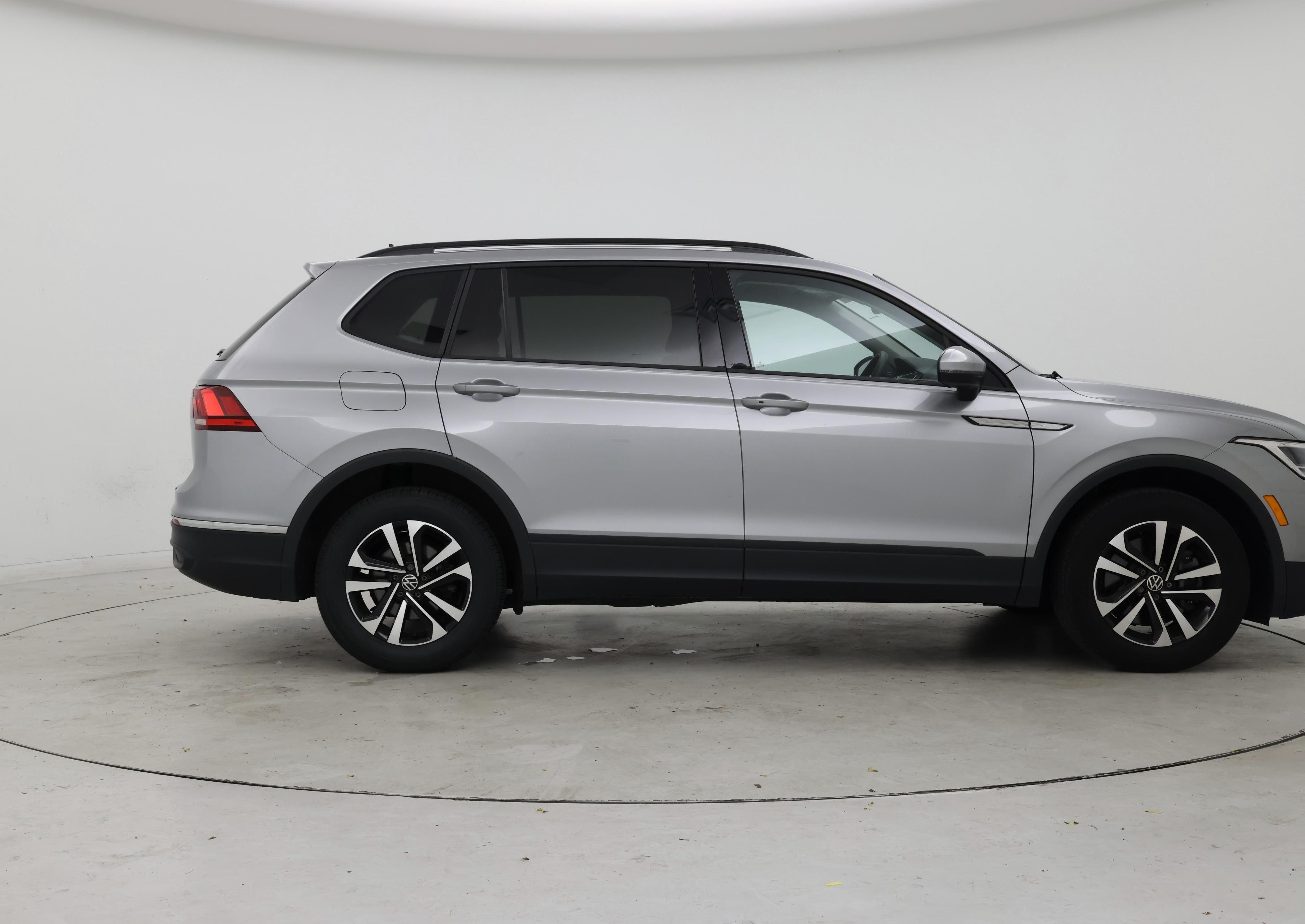 Thumbnail: 2023 Volkswagen Tiguan - 7