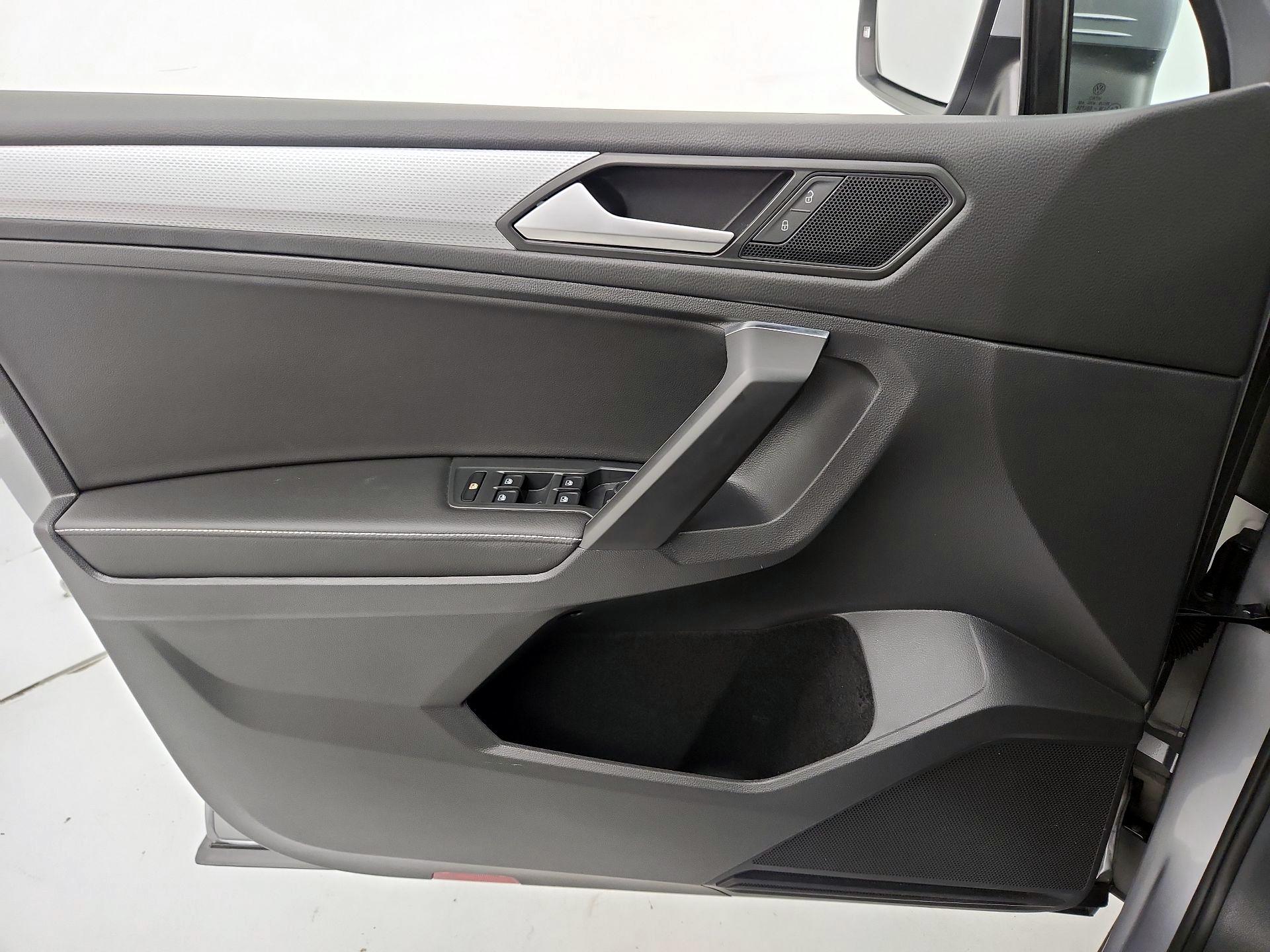 Thumbnail: 2022 Volkswagen Tiguan - 12