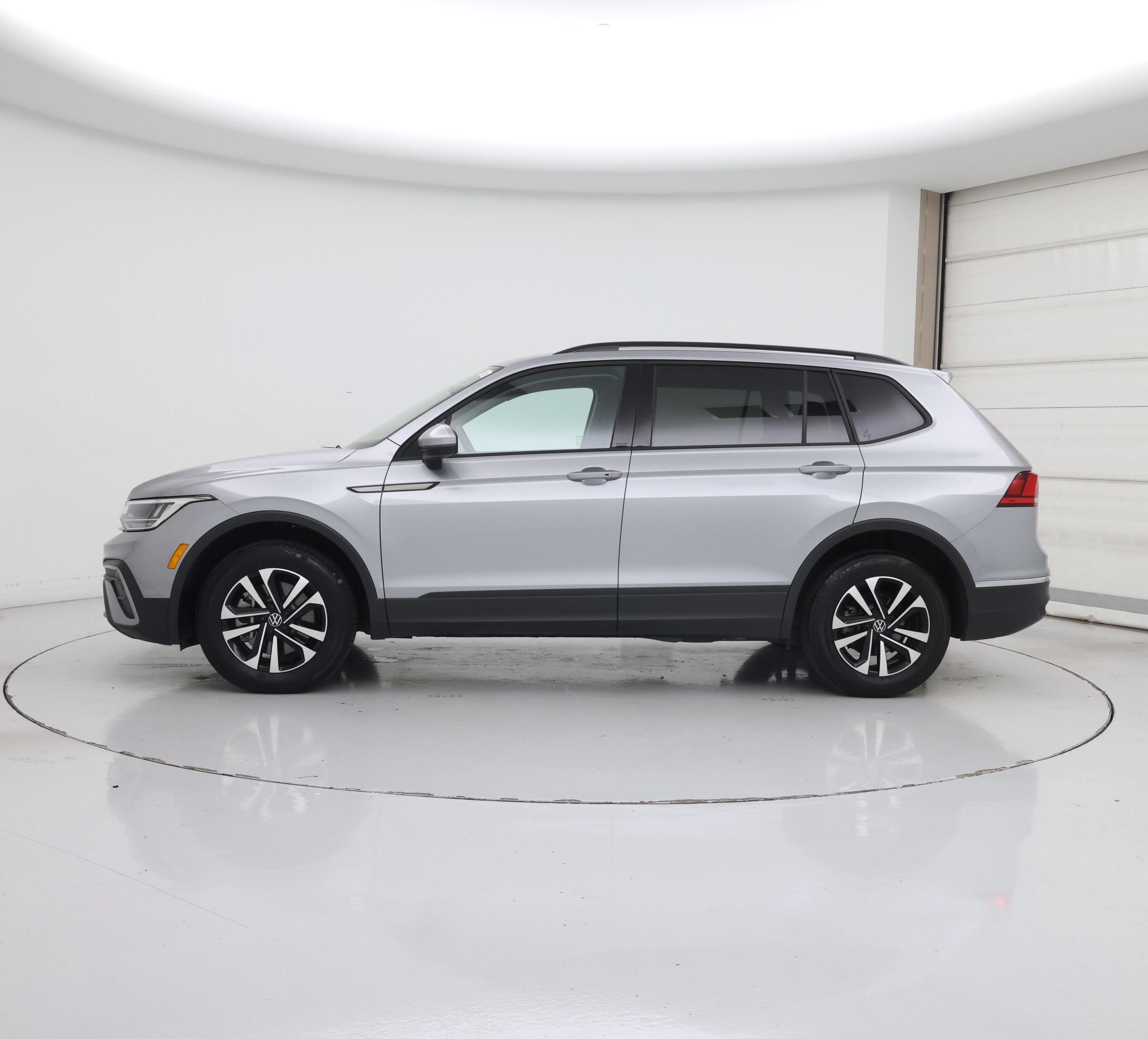 Thumbnail: 2022 Volkswagen Tiguan - 3