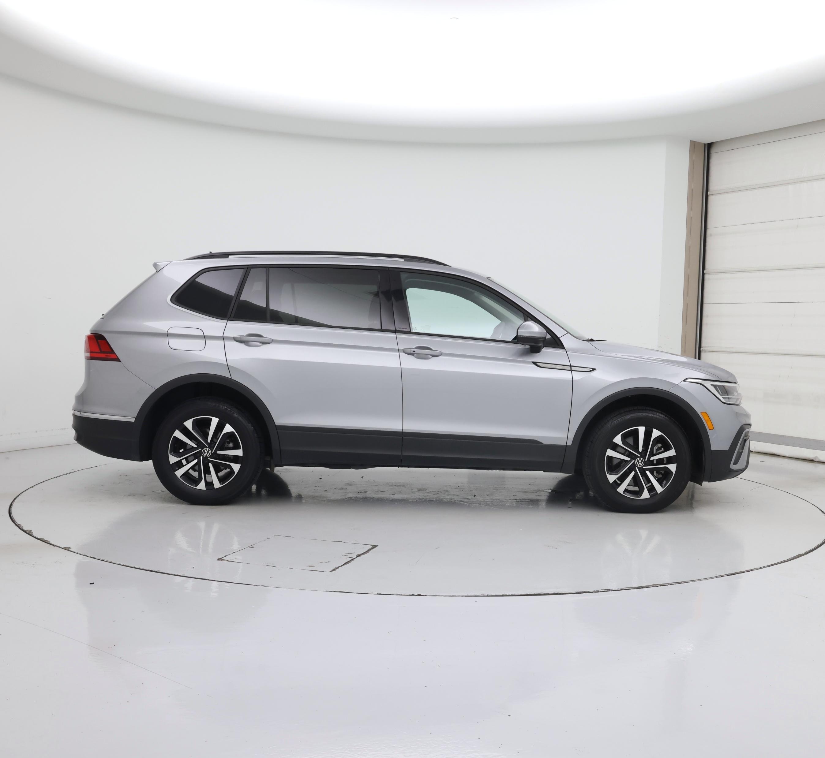 Thumbnail: 2022 Volkswagen Tiguan - 7