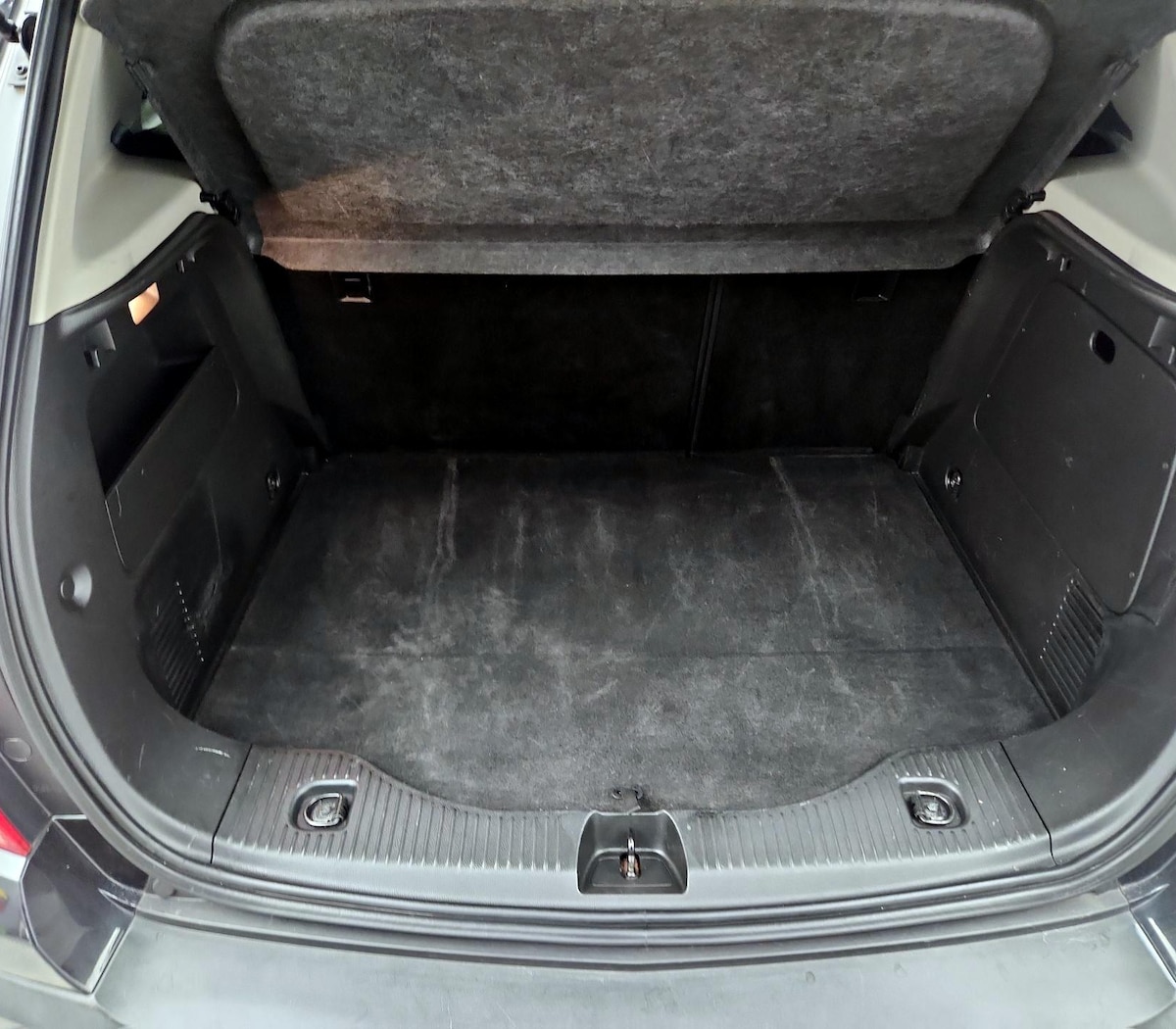 Trunk/Cargo (Seats Up)