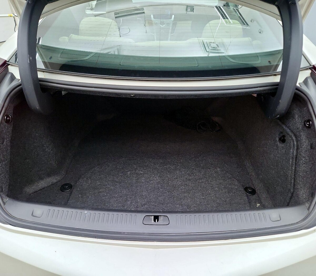 Trunk/Cargo (Seats Up)