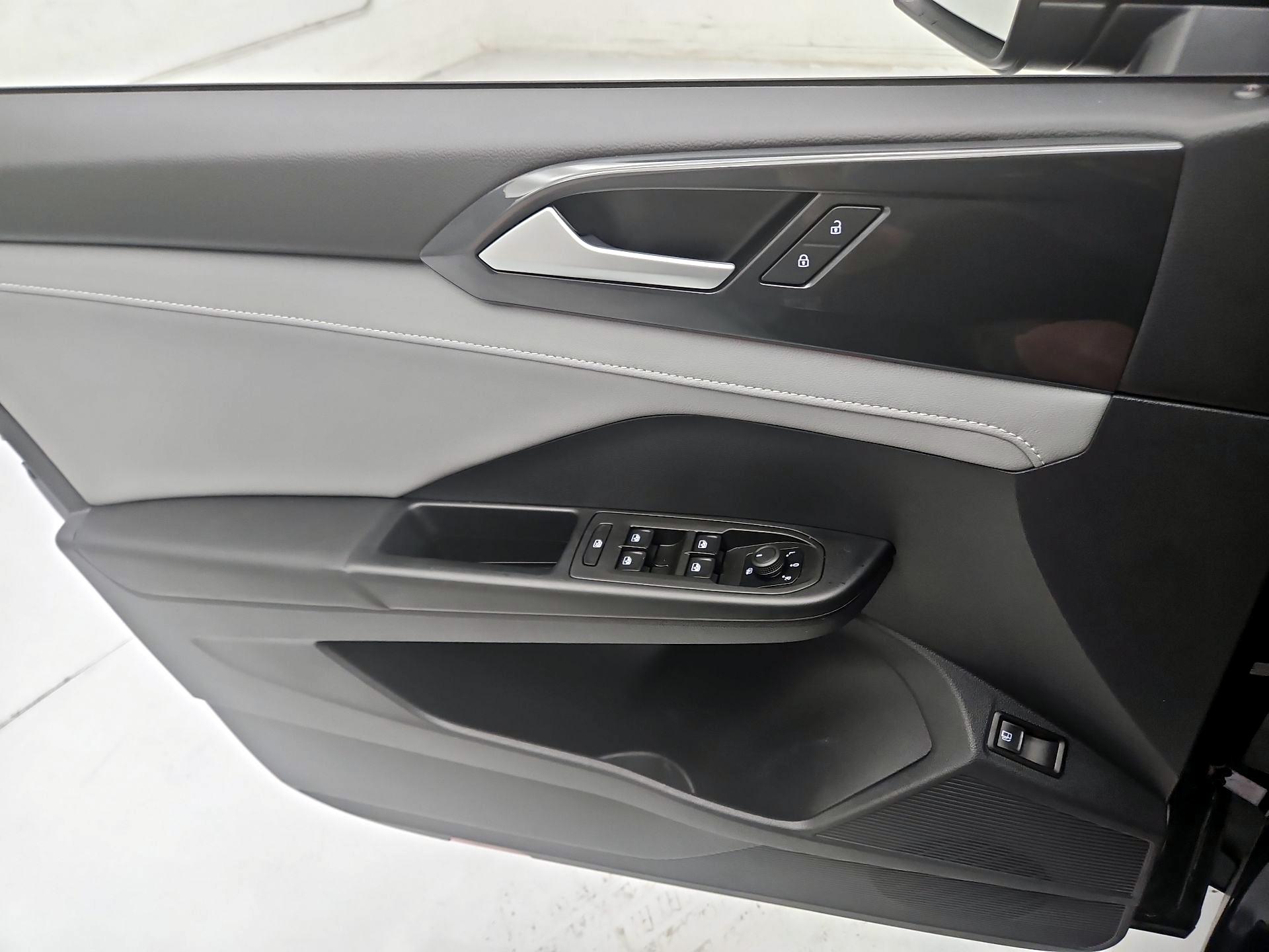 Thumbnail: 2023 Volkswagen Taos - 12