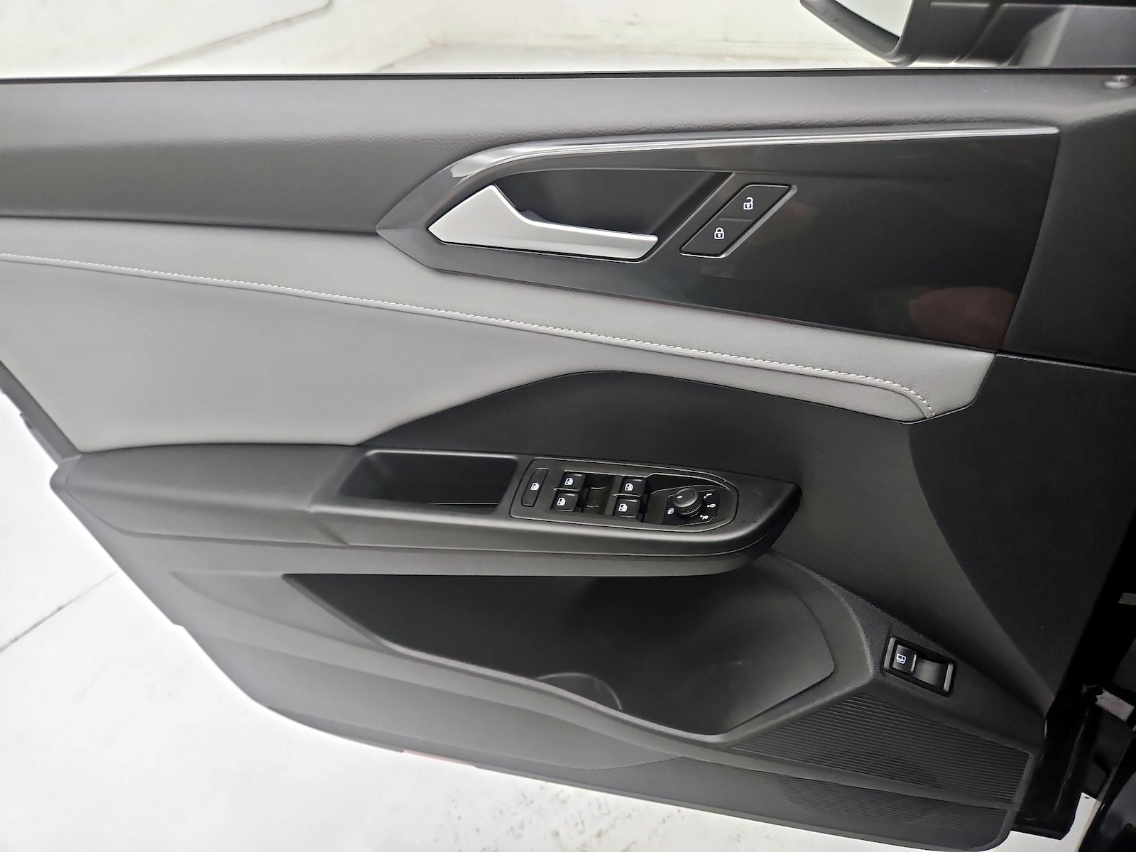 2023 Volkswagen Taos SEL - Photo 13