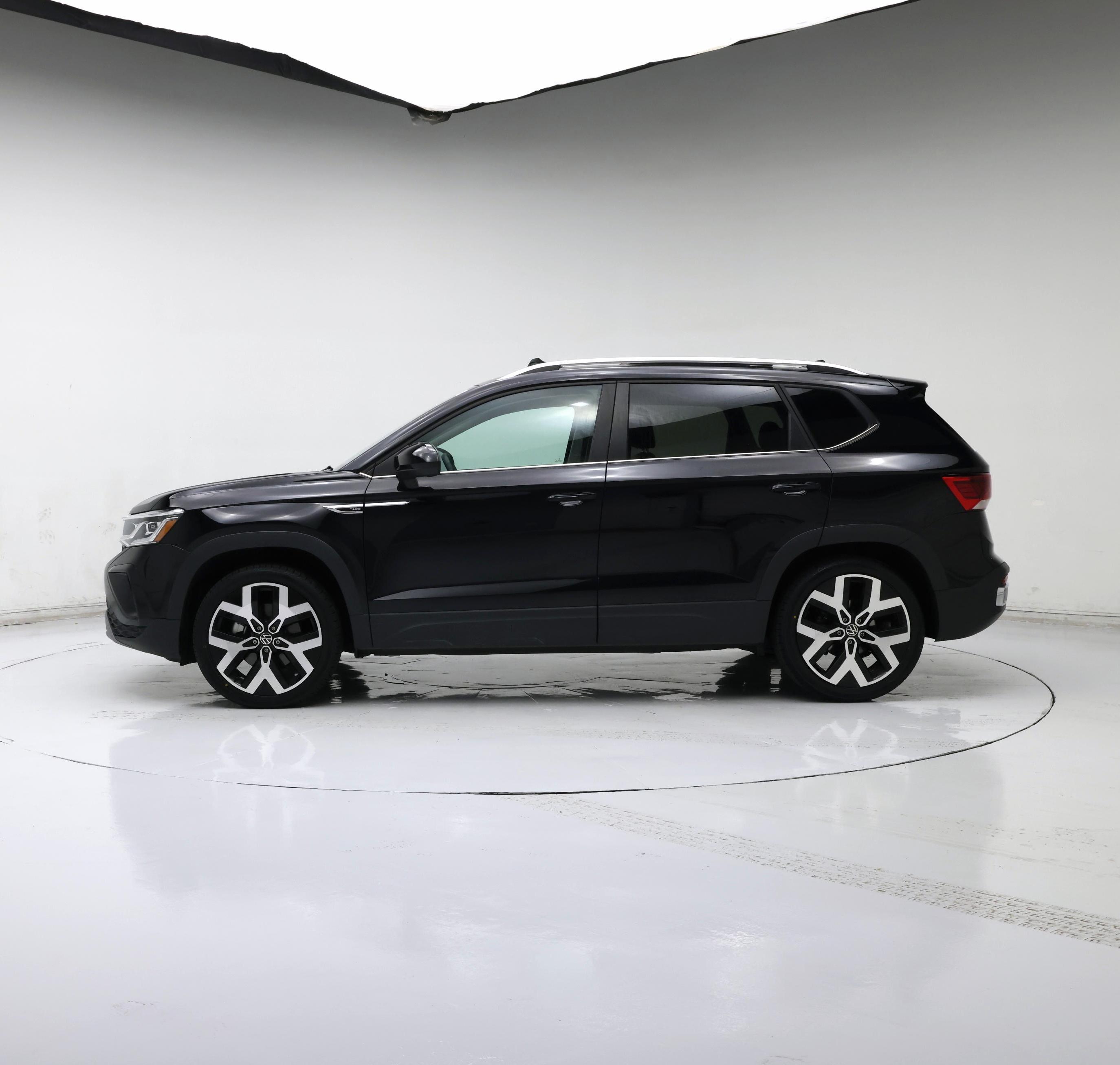 Thumbnail: 2023 Volkswagen Taos - 3