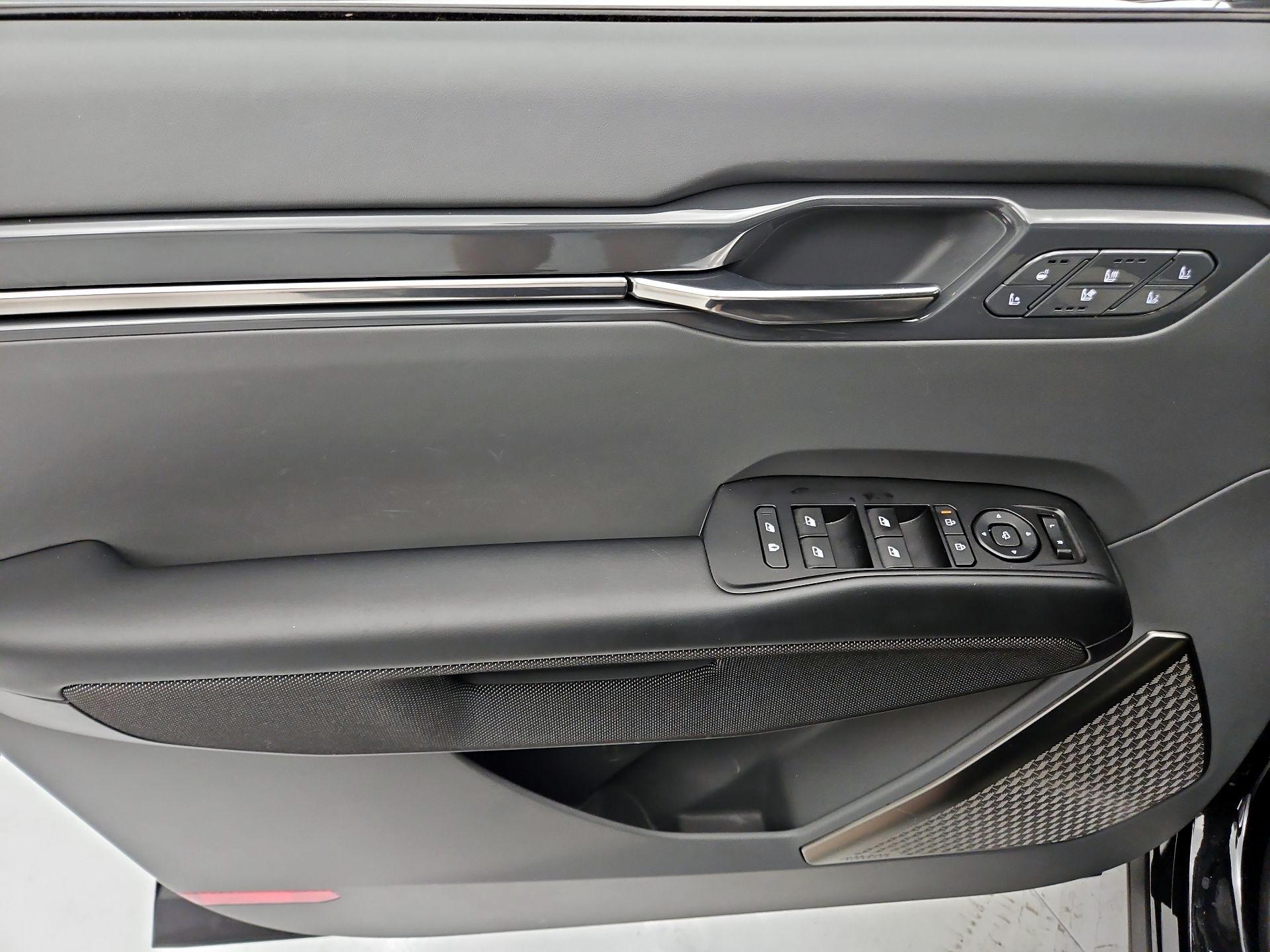 Thumbnail: 2025 Kia EV9 - 12
