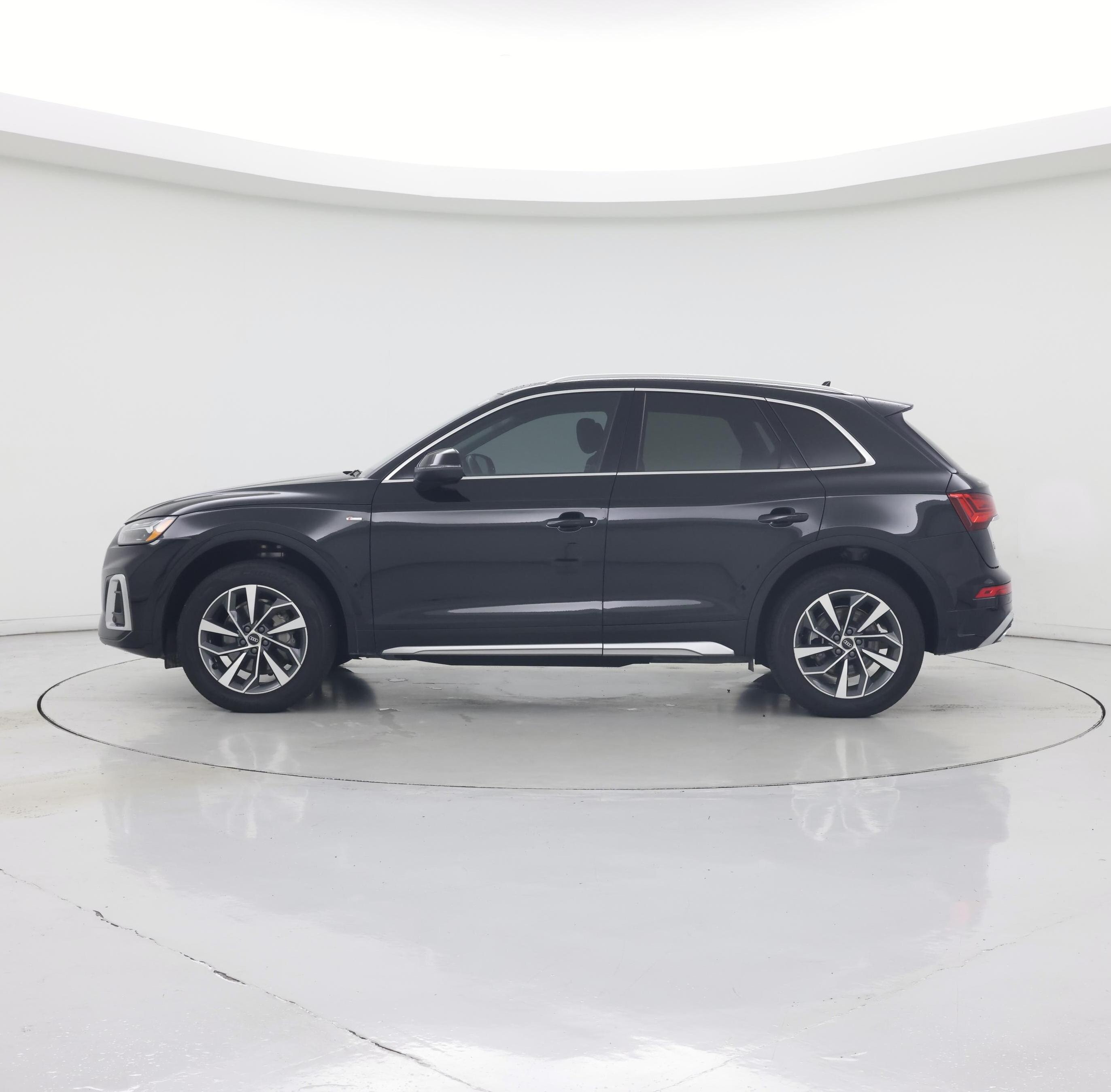 Thumbnail: 2023 Audi Q5 - 3
