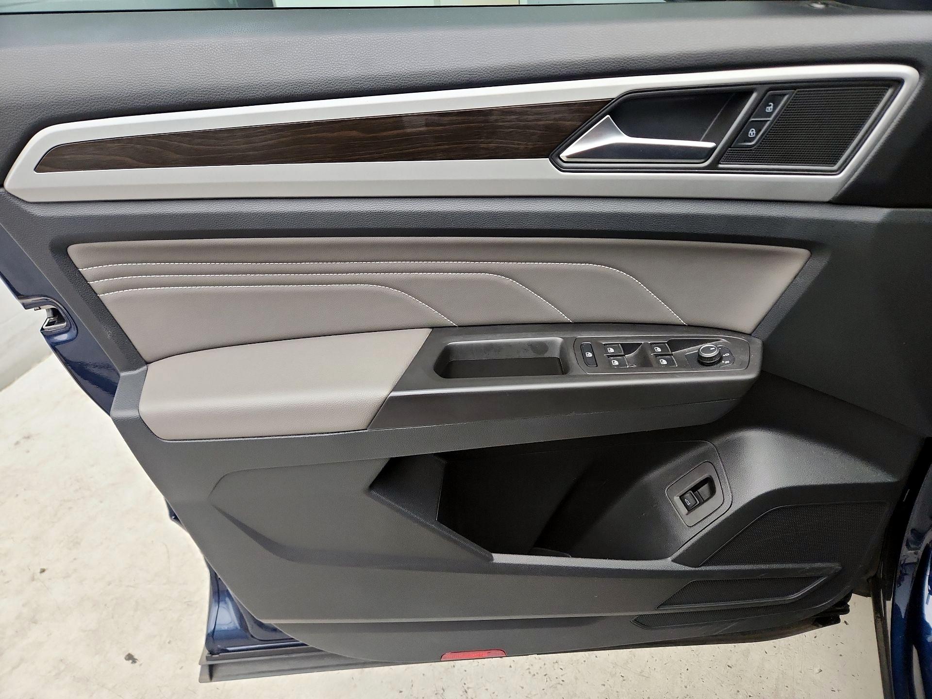 Thumbnail: 2023 Volkswagen Atlas - 12